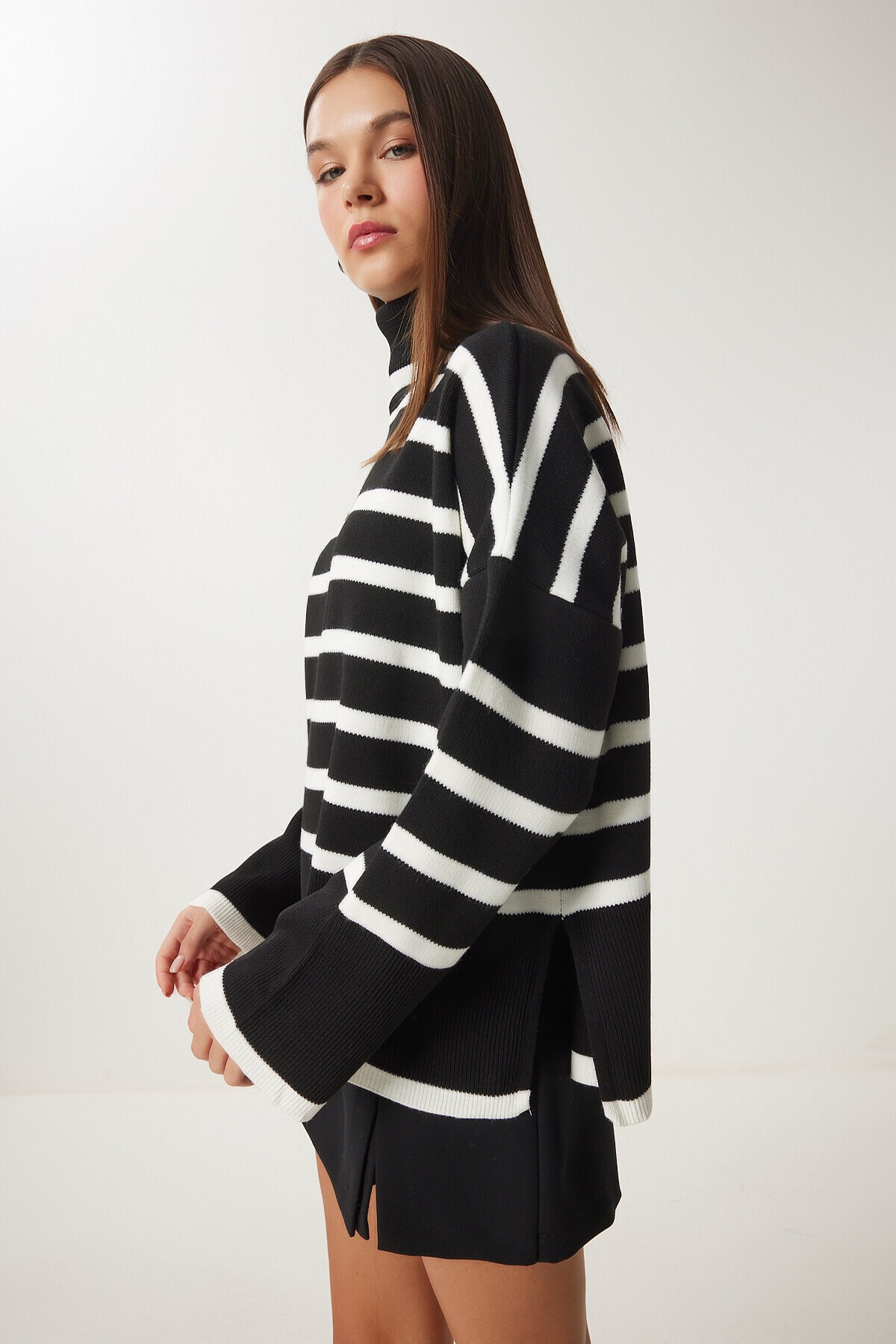 Balıkçı Yaka Oversize Çizgili Triko Kazak KEMİK SİYAH LBV0021