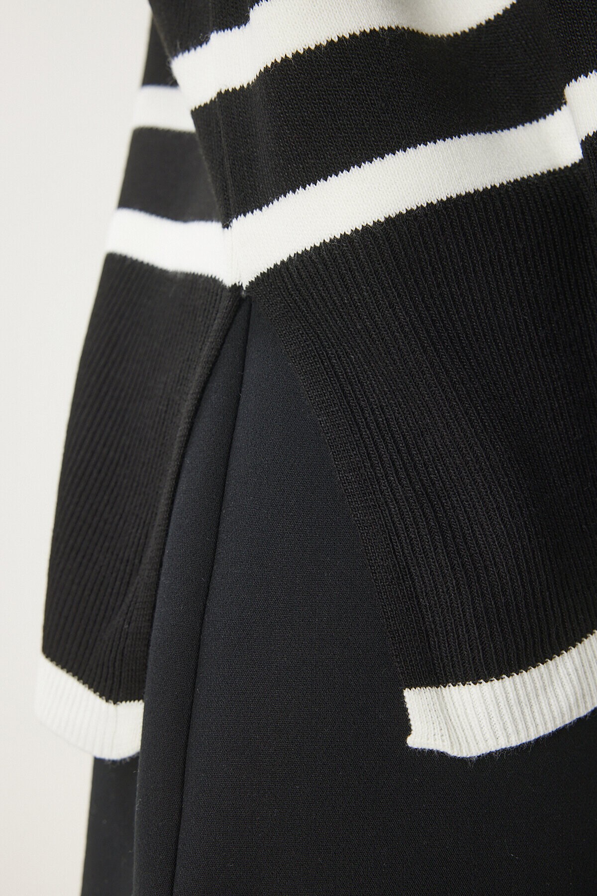 Balıkçı Yaka Oversize Çizgili Triko Kazak KEMİK SİYAH LBV0021