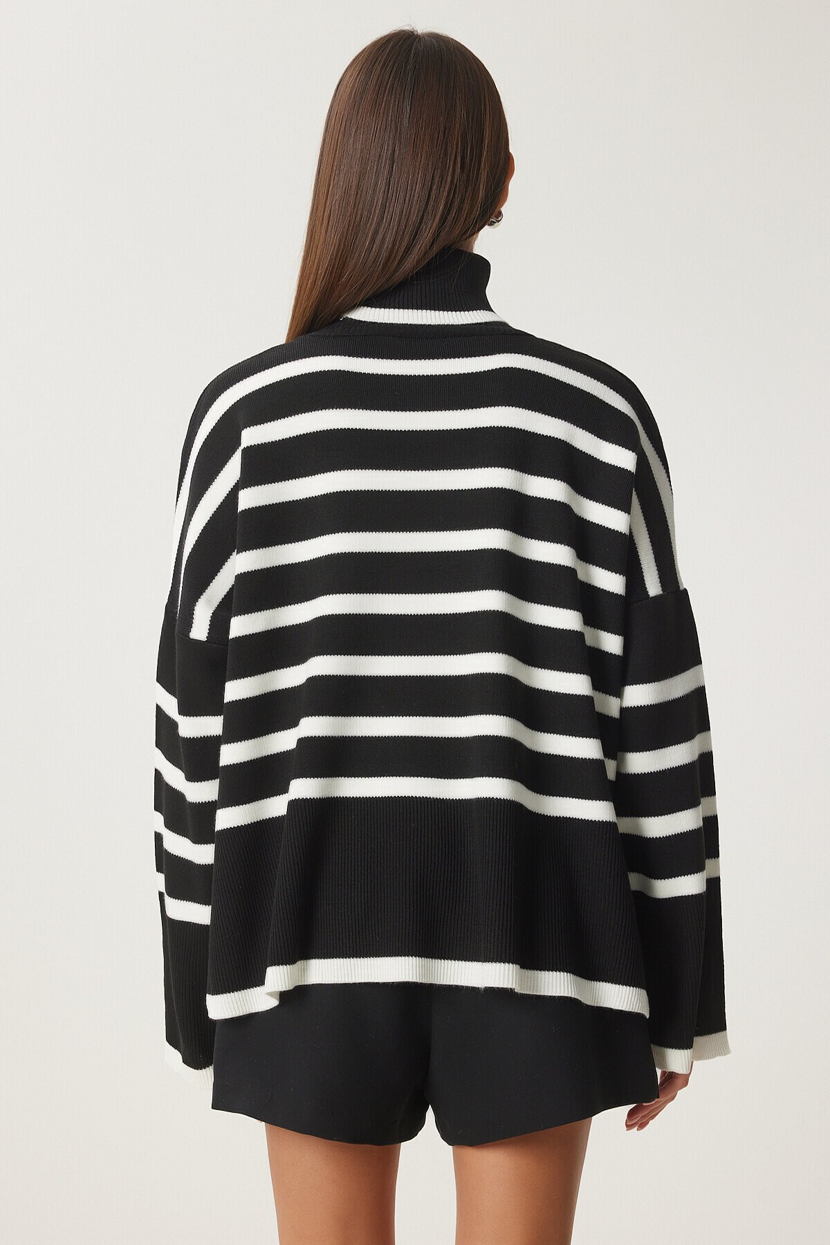 Balıkçı Yaka Oversize Çizgili Triko Kazak KEMİK SİYAH LBV0021
