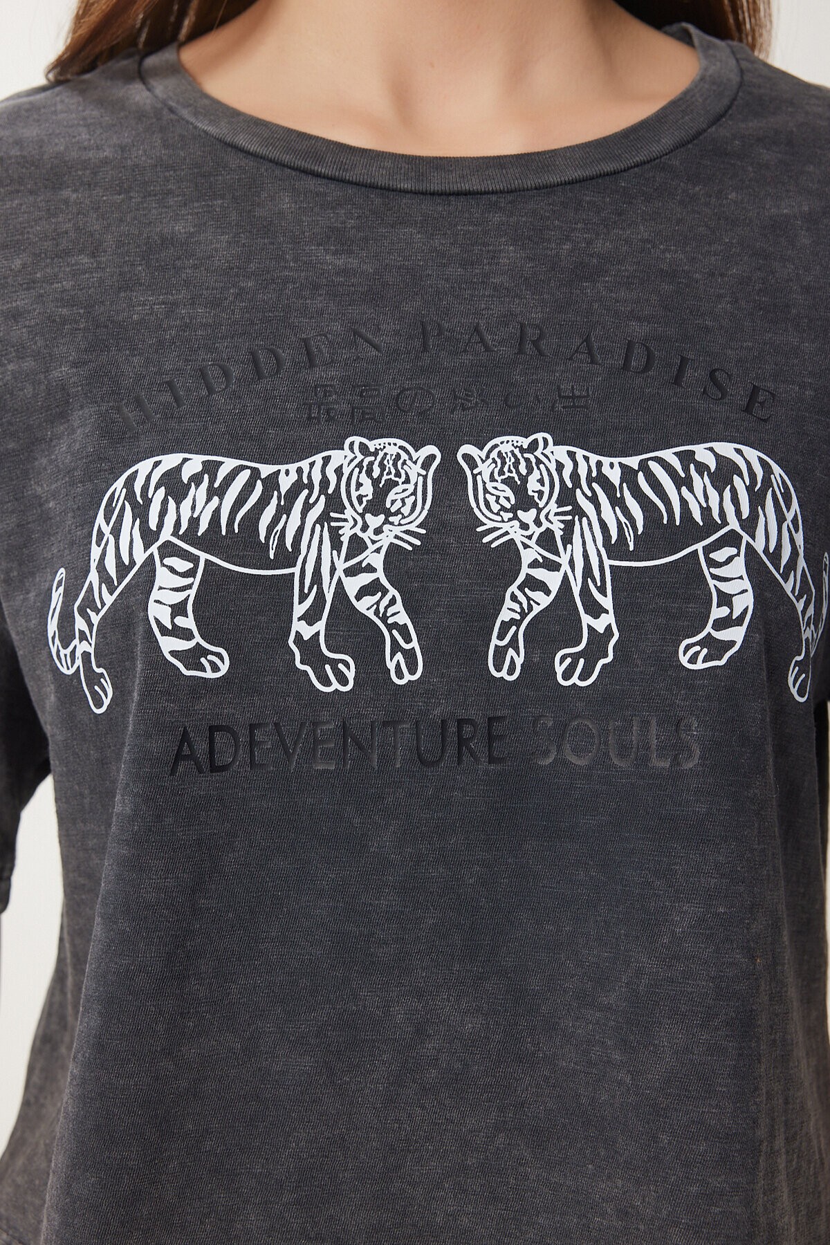 Baskılı Yıkamalı Crop Örme T-Shirt ANTRASİT LAN0028