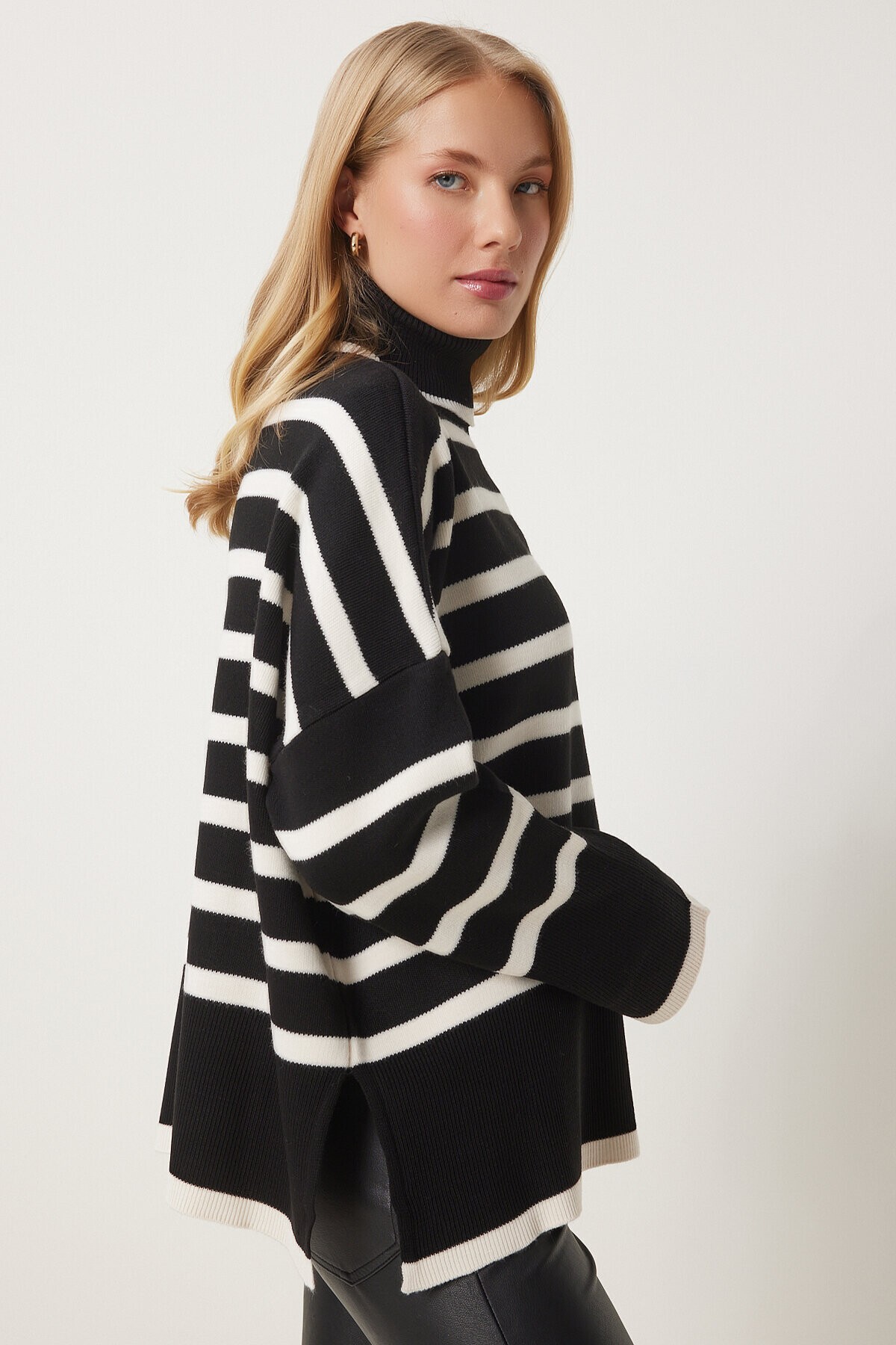 Çizgili Oversize Triko Kazak SİYAH EKRU LBV0053