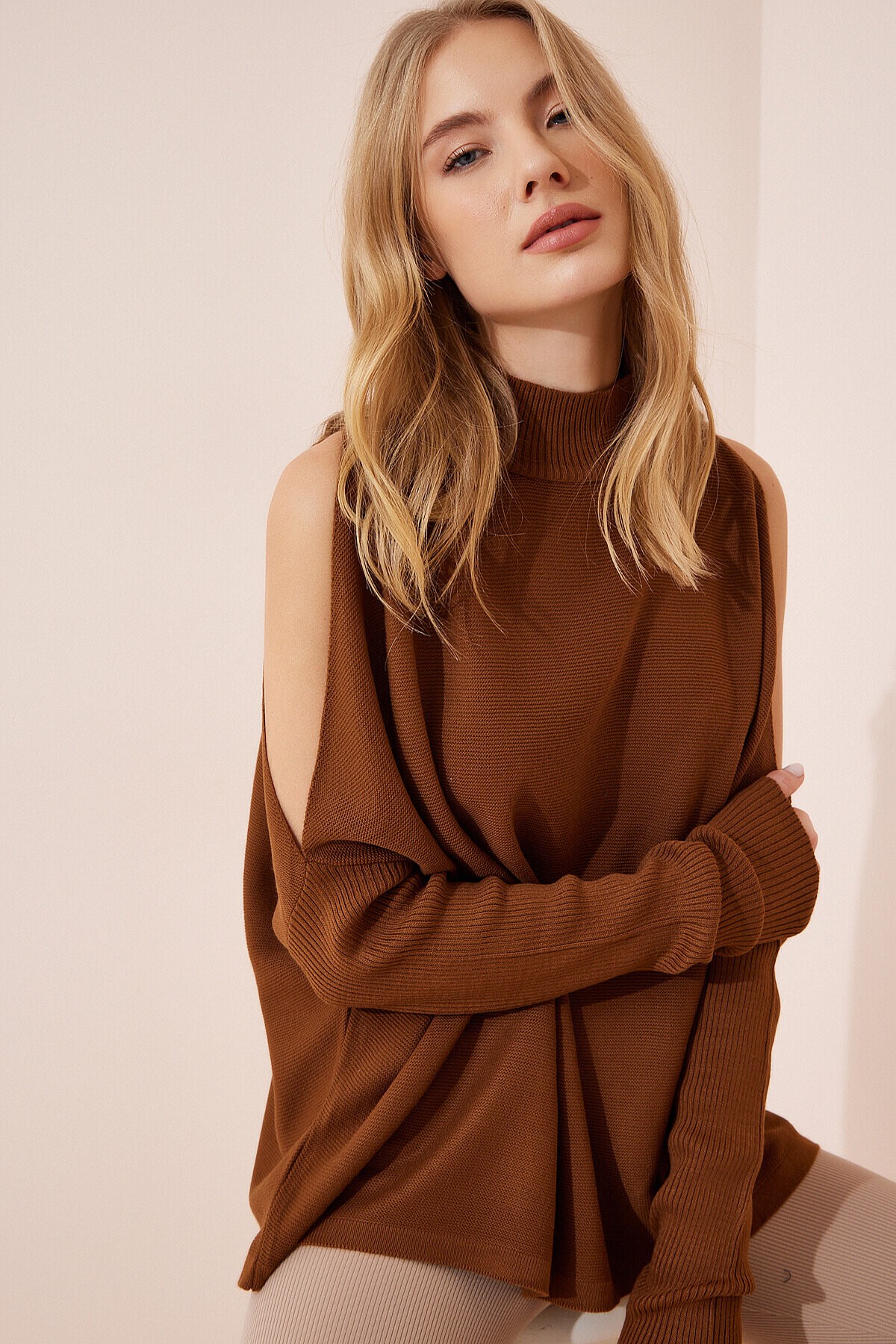 Cut Out Detaylı Oversize Triko Kazak KAHVERENGİ LAS0003