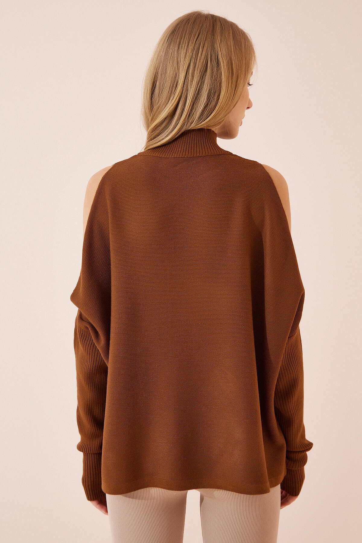 Cut Out Detaylı Oversize Triko Kazak KAHVERENGİ LAS0003