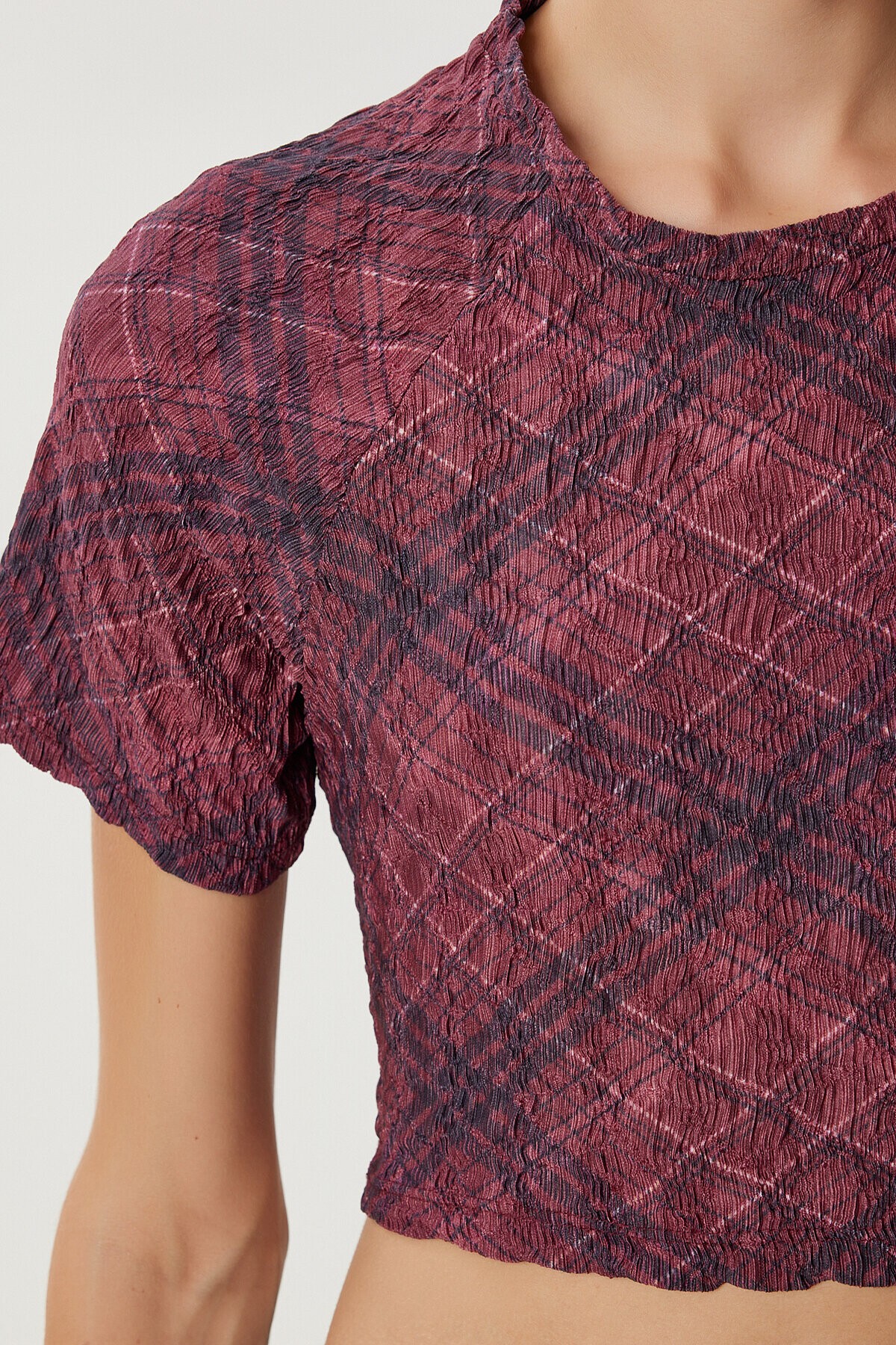 Desenli Crop Krinkıl Bluz BORDO LAN0048