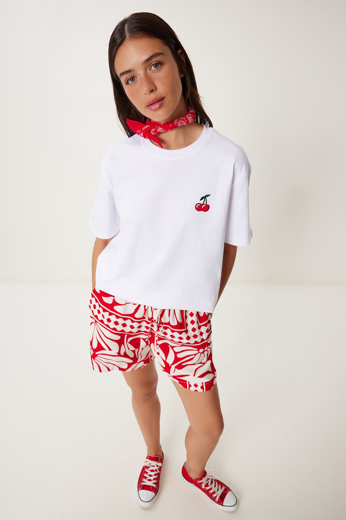 Kiraz Nakışlı Pamuklu Örme T-shirt BEYAZ LAN0033