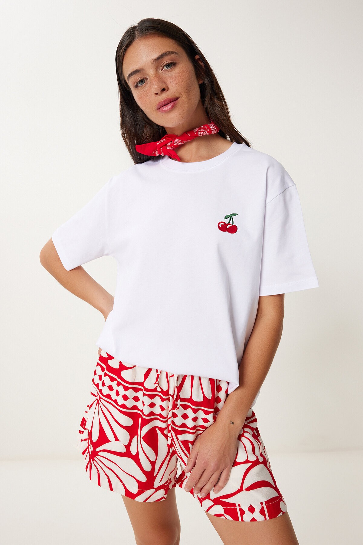 Kiraz Nakışlı Pamuklu Örme T-shirt BEYAZ LAN0033