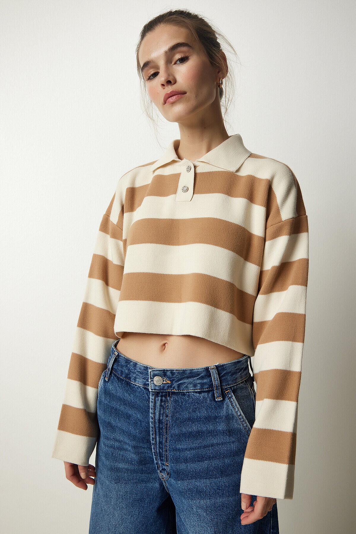 Şık Düğmeli Yaka Çizgili Crop Triko Kazak KREM BİSKÜVİ LBV0020