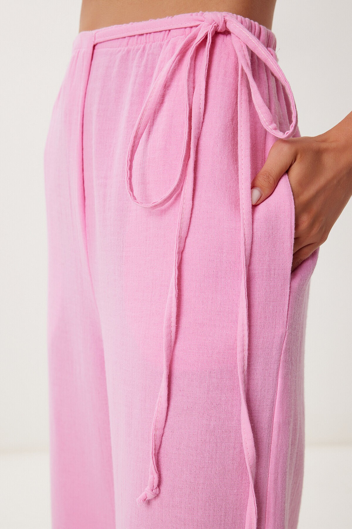 Bağlama Detaylı Yırtmaçlı Müslin Pantolon PEMBE LBV0066