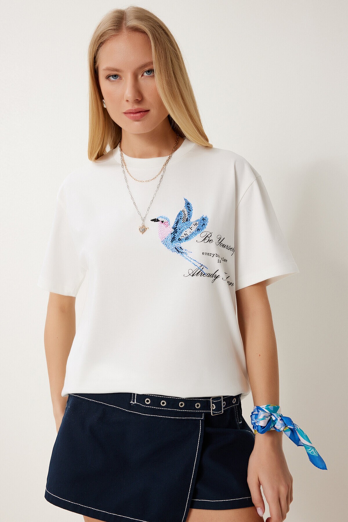 Boncuk Detaylı Baskılı Örme T-shirt EKRU LCR0072