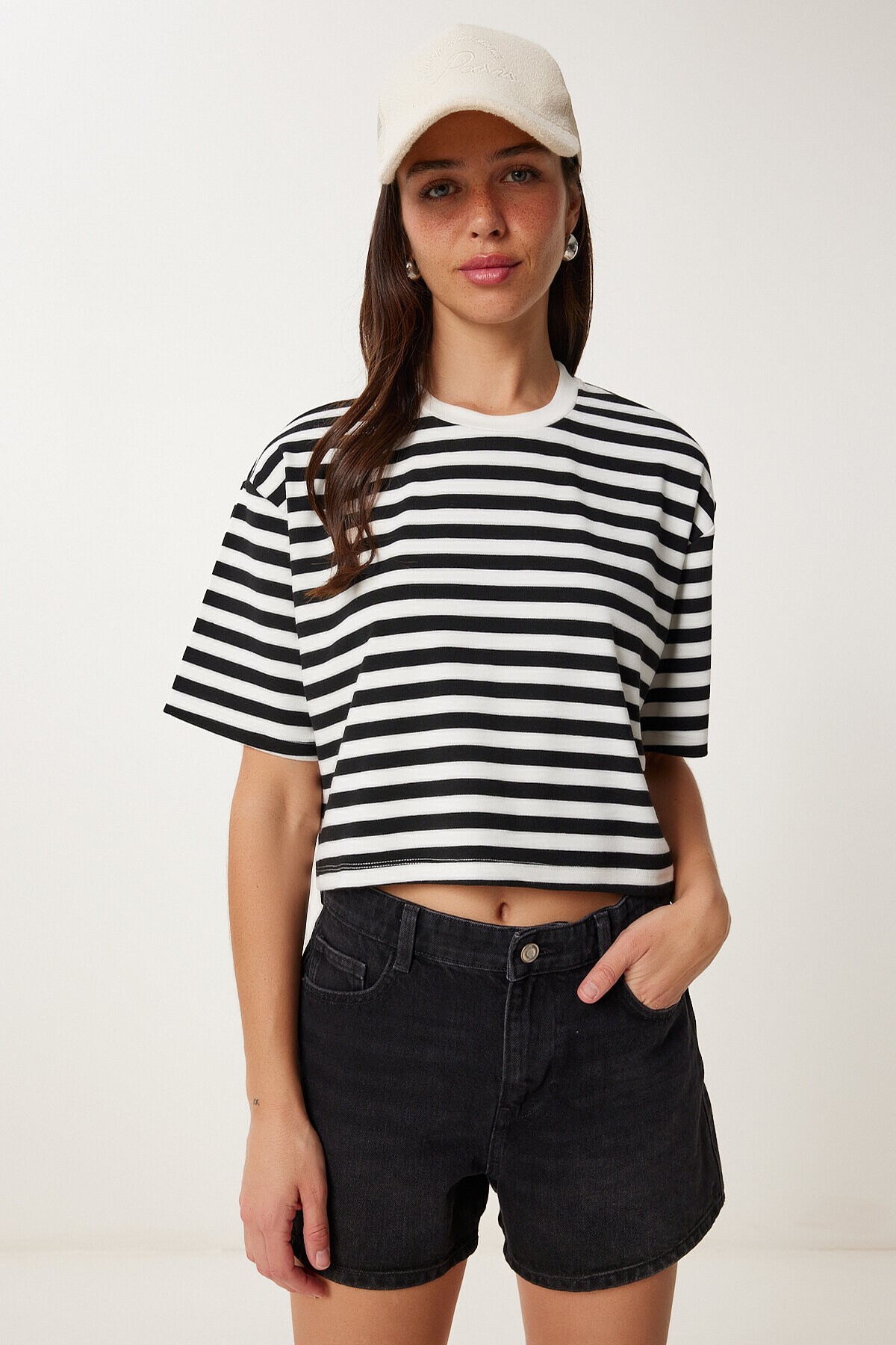 Çizgili Esnek Crop Örme T-shirt SİYAH KEMİK LCR0082