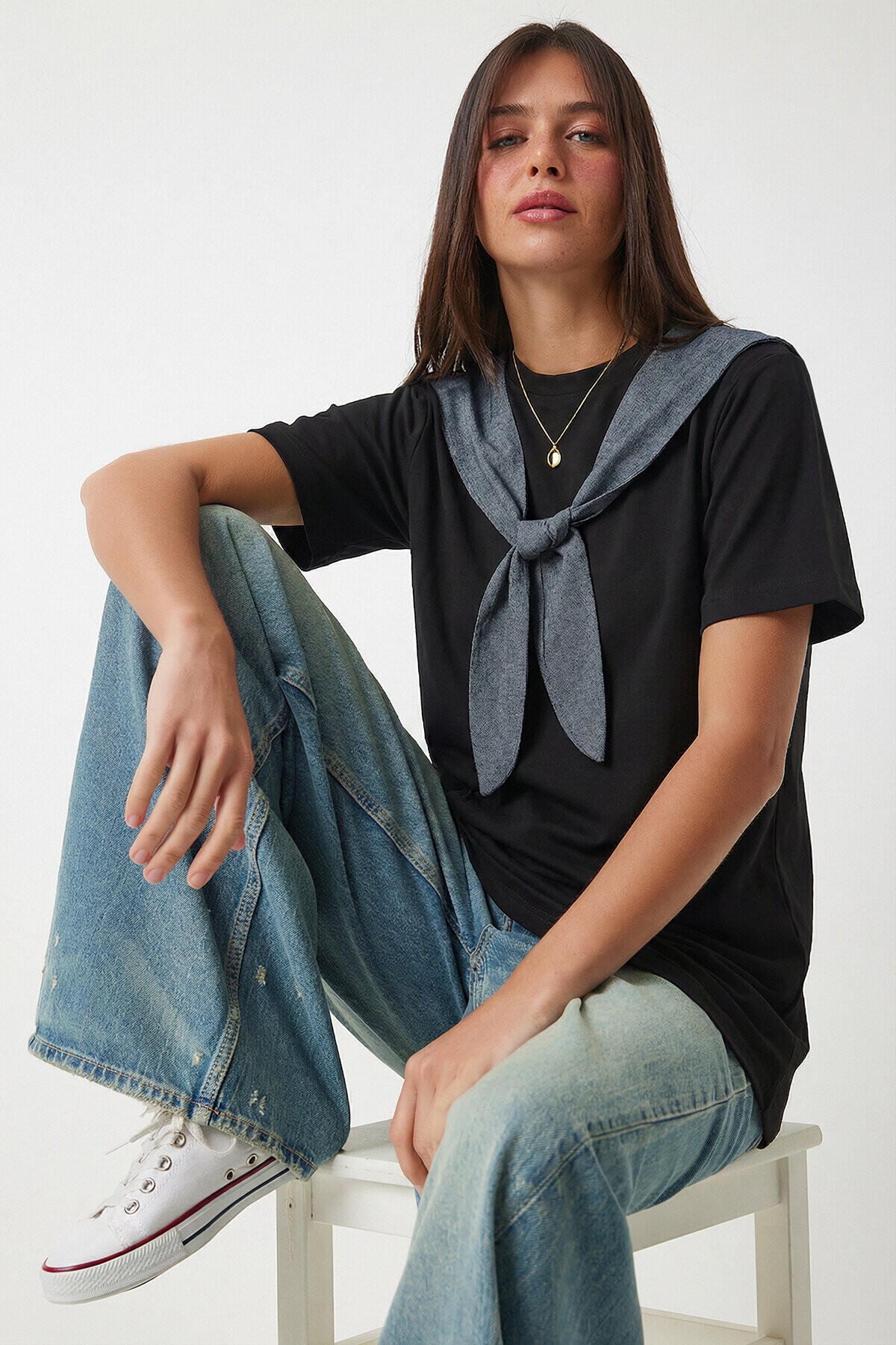 Kontrast Fular Detaylı Örme T-shirt SİYAH LCR0120