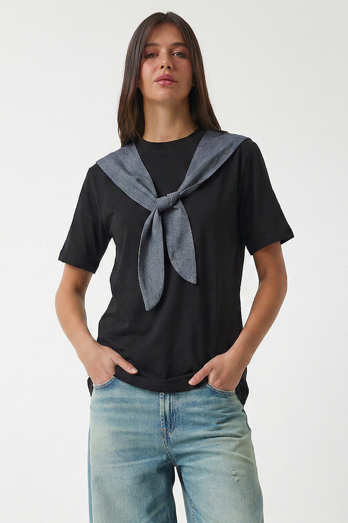 Kontrast Fular Detaylı Örme T-shirt SİYAH LCR0120