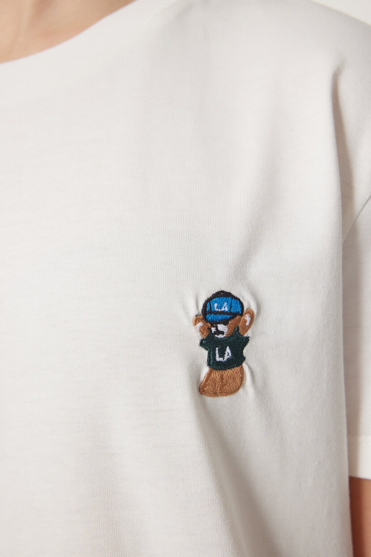 Ayıcık İşlemeli Pamuklu Örme T-shirt EKRU LCR0029