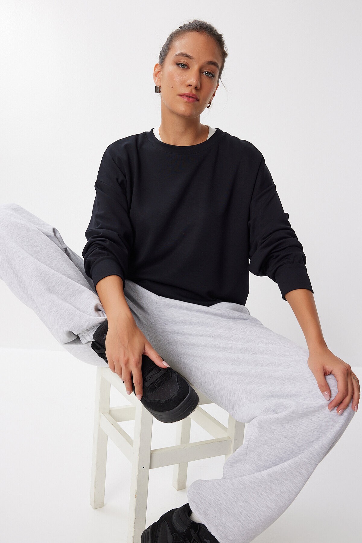 Basic Mevsimlik Modal Sweatshirt SİYAH LEN0026