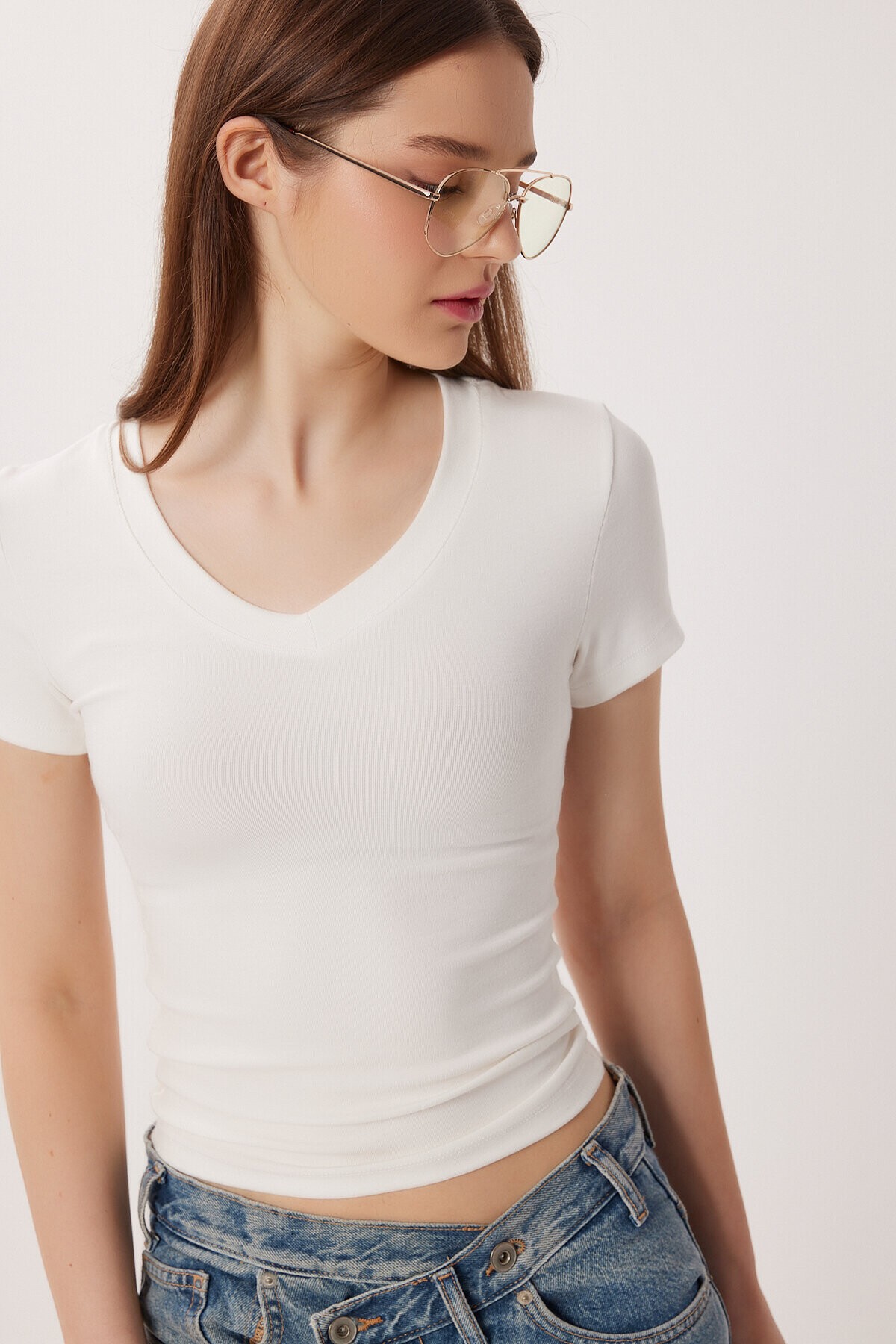 V Yaka Basic Örme T-shirt KEMİK LDZ0069