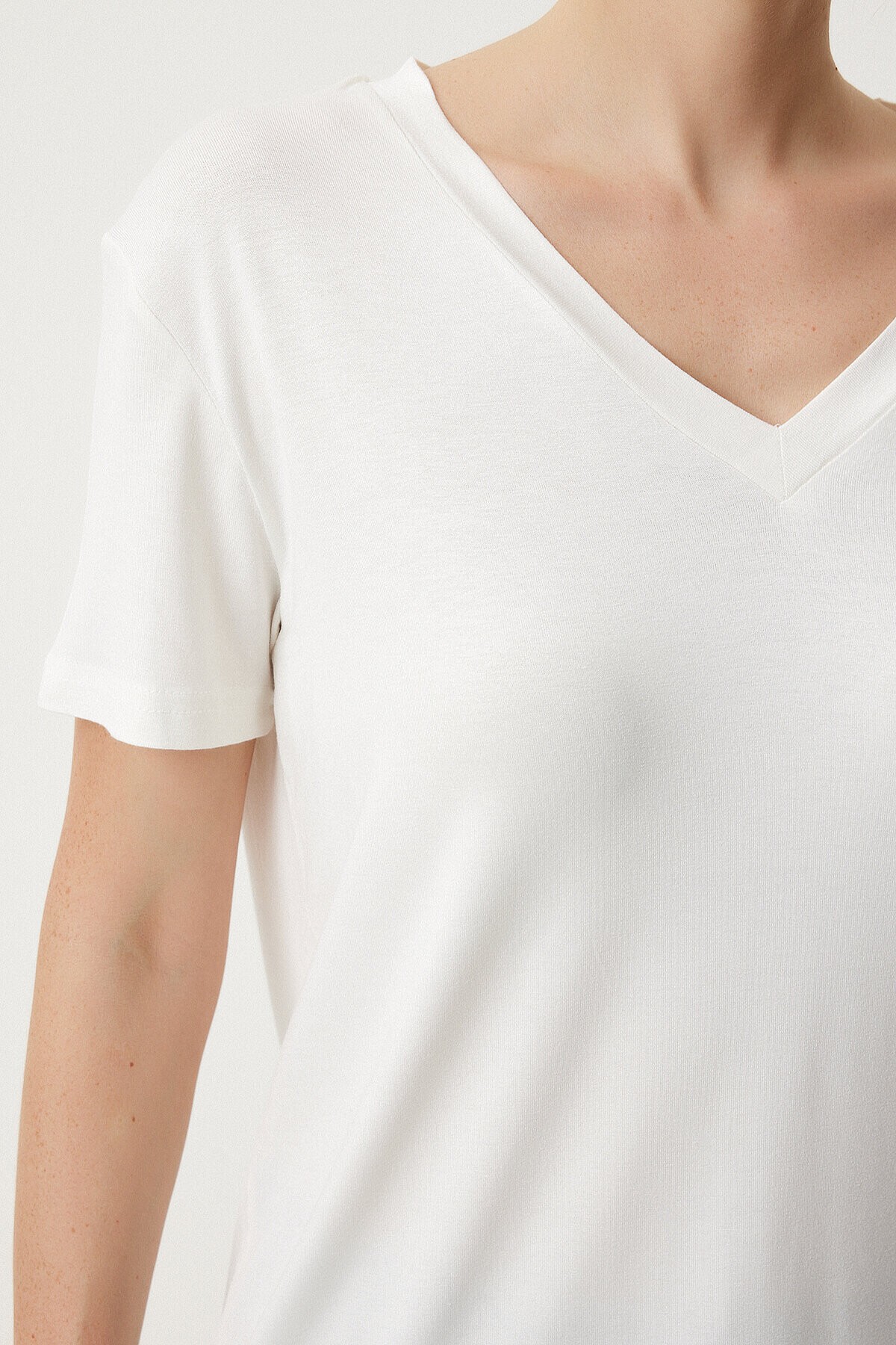 V Yaka Basic Viskon T-shirt EKRU LEN0001