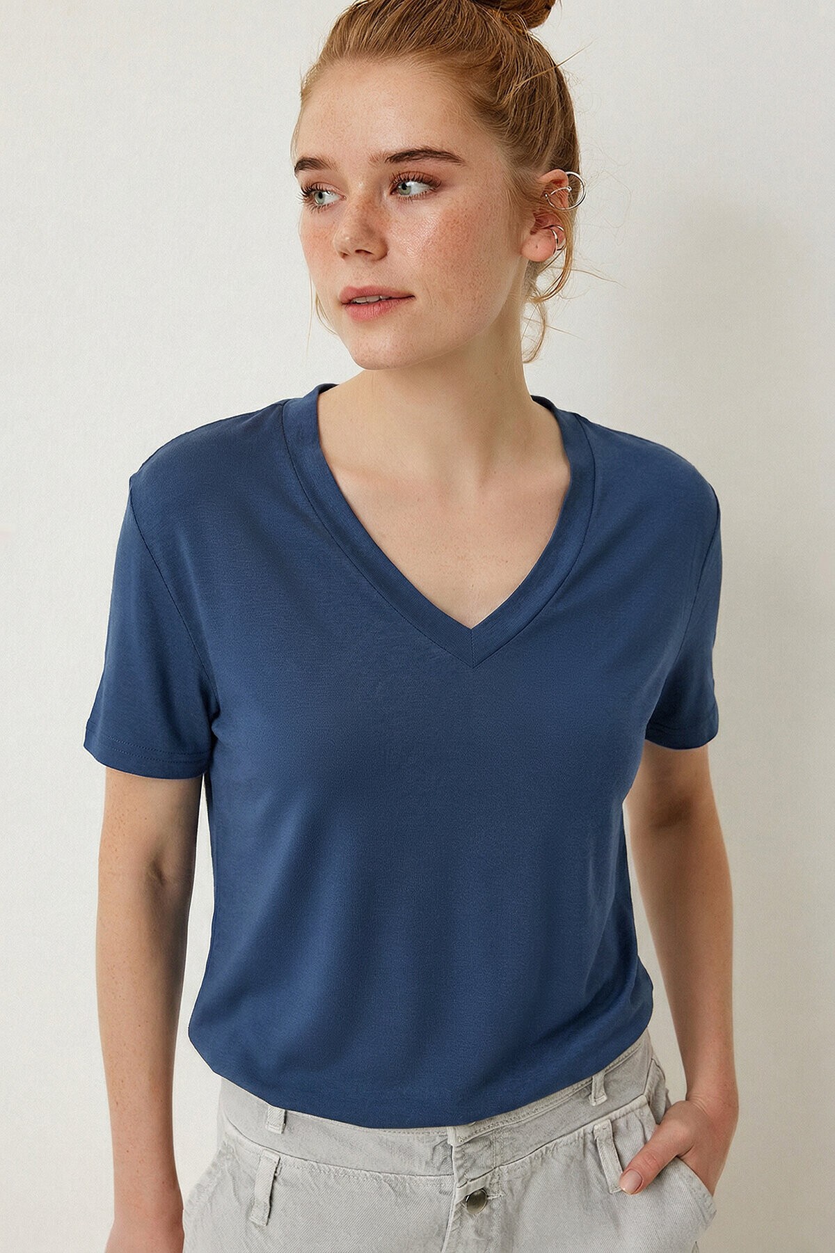 V Yaka Basic Viskon T-shirt KOBALT MAVİ LEN0001