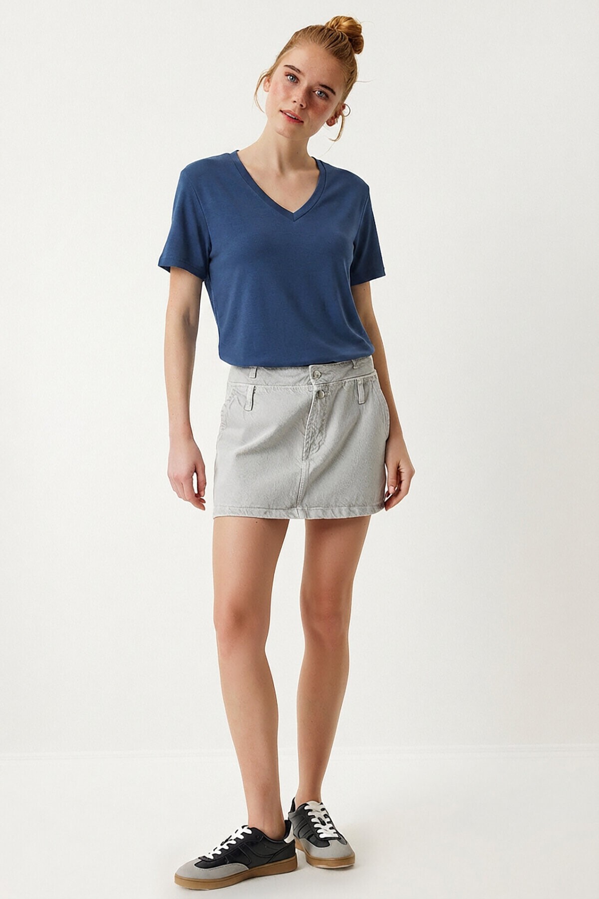 V Yaka Basic Viskon T-shirt KOBALT MAVİ LEN0001