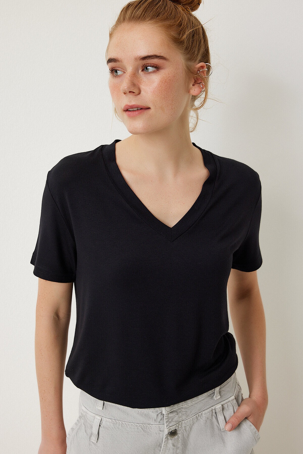 V Yaka Basic Viskon T-shirt SİYAH LEN0001