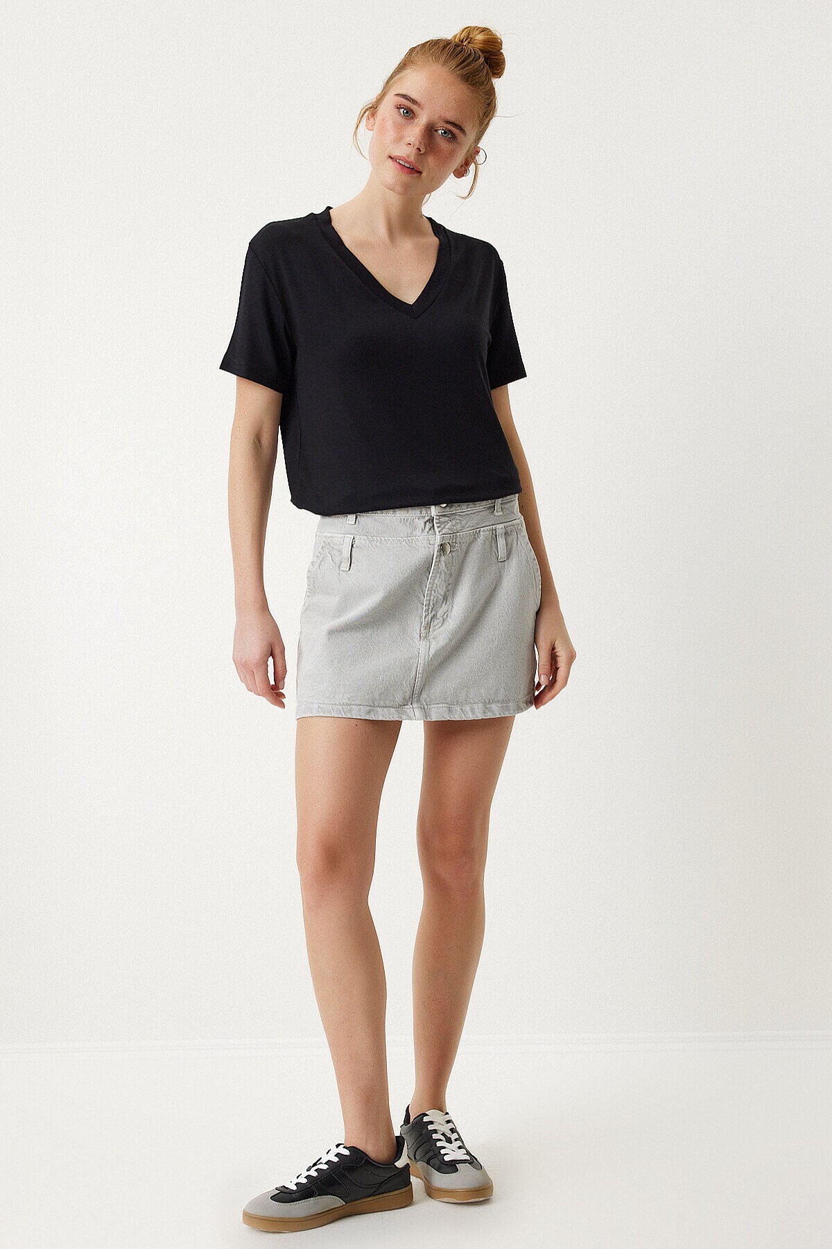V Yaka Basic Viskon T-shirt SİYAH LEN0001
