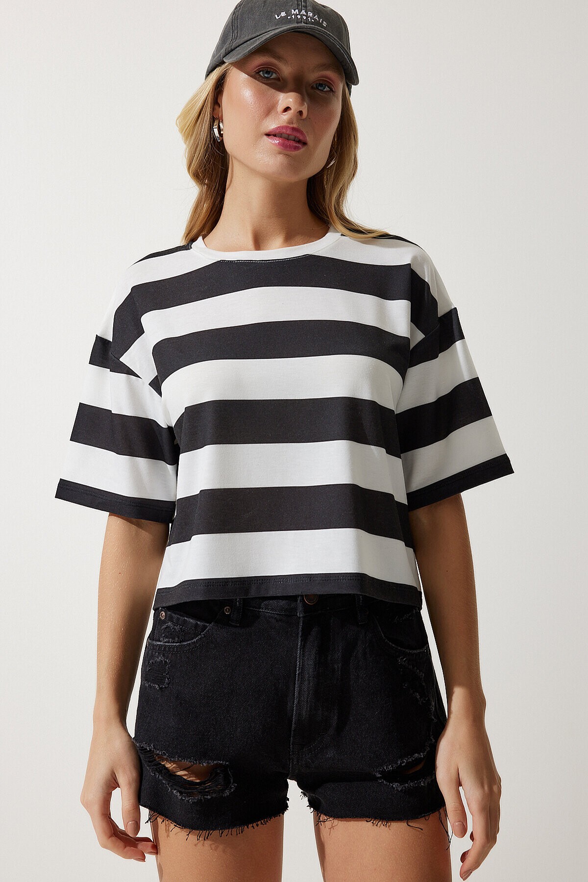 Bisiklet Yaka Çizgili Crop Örme T-shirt BEYAZ SİYAH LHF0007