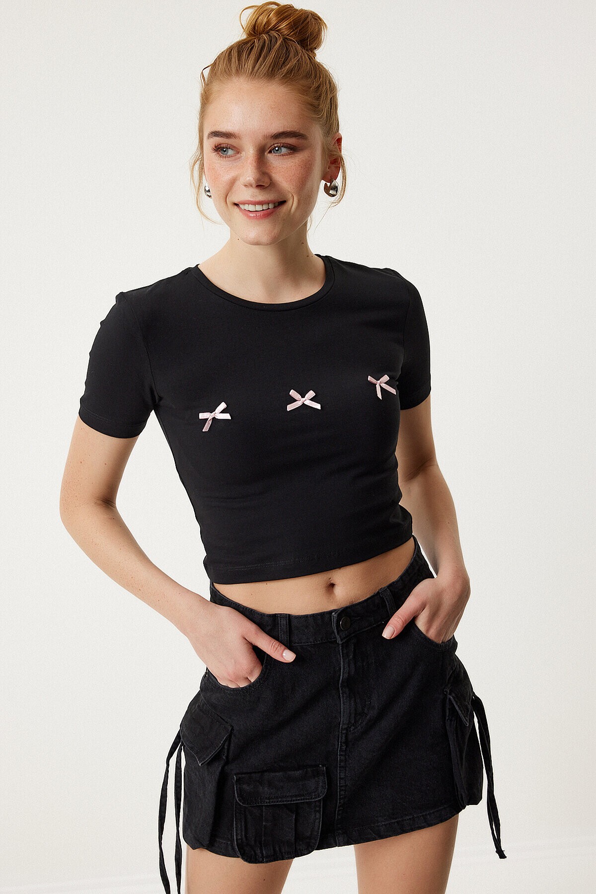 Fiyonk Detaylı Crop Örme T-shirt SİYAH LMC0005