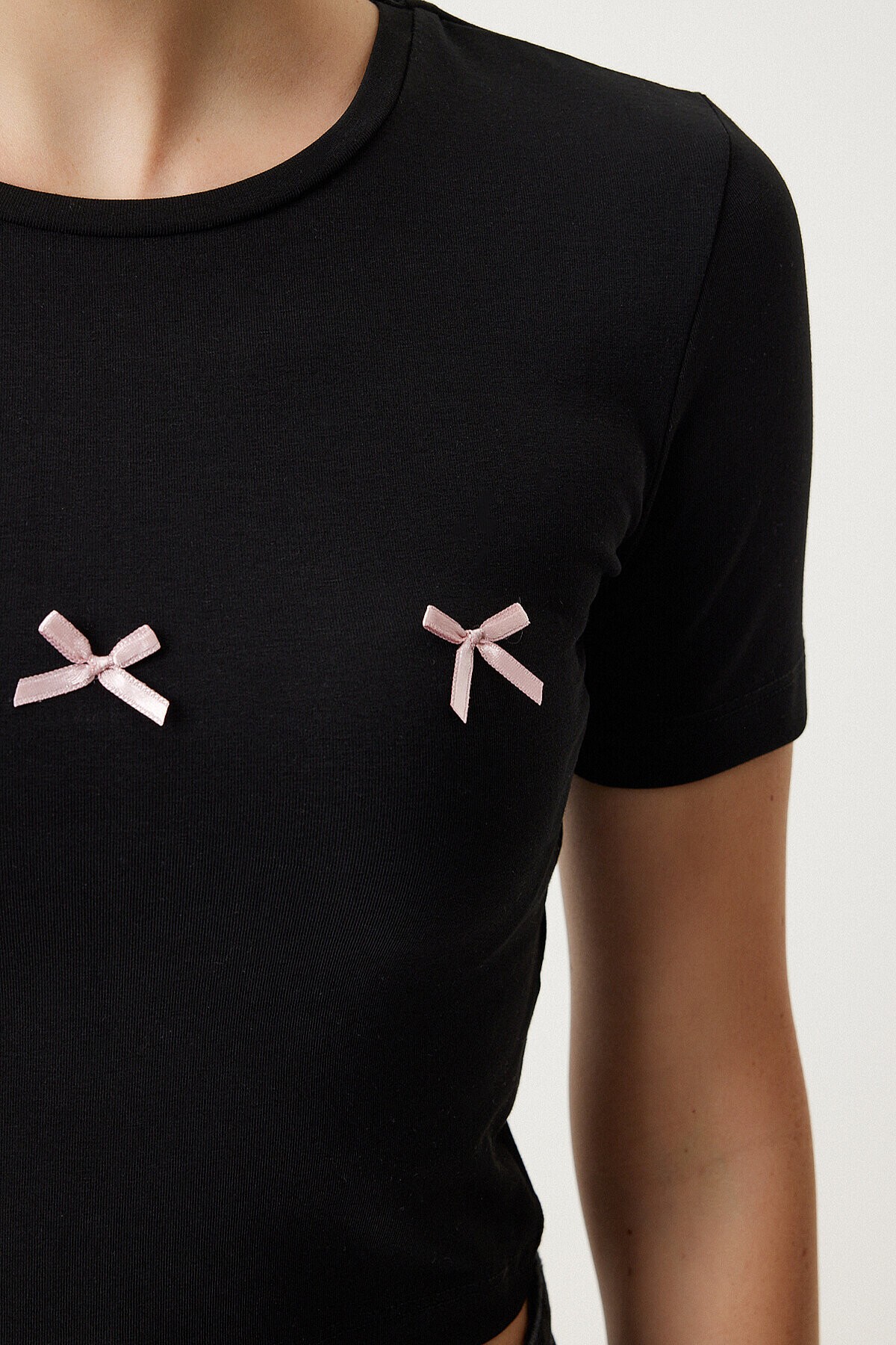 Fiyonk Detaylı Crop Örme T-shirt SİYAH LMC0005