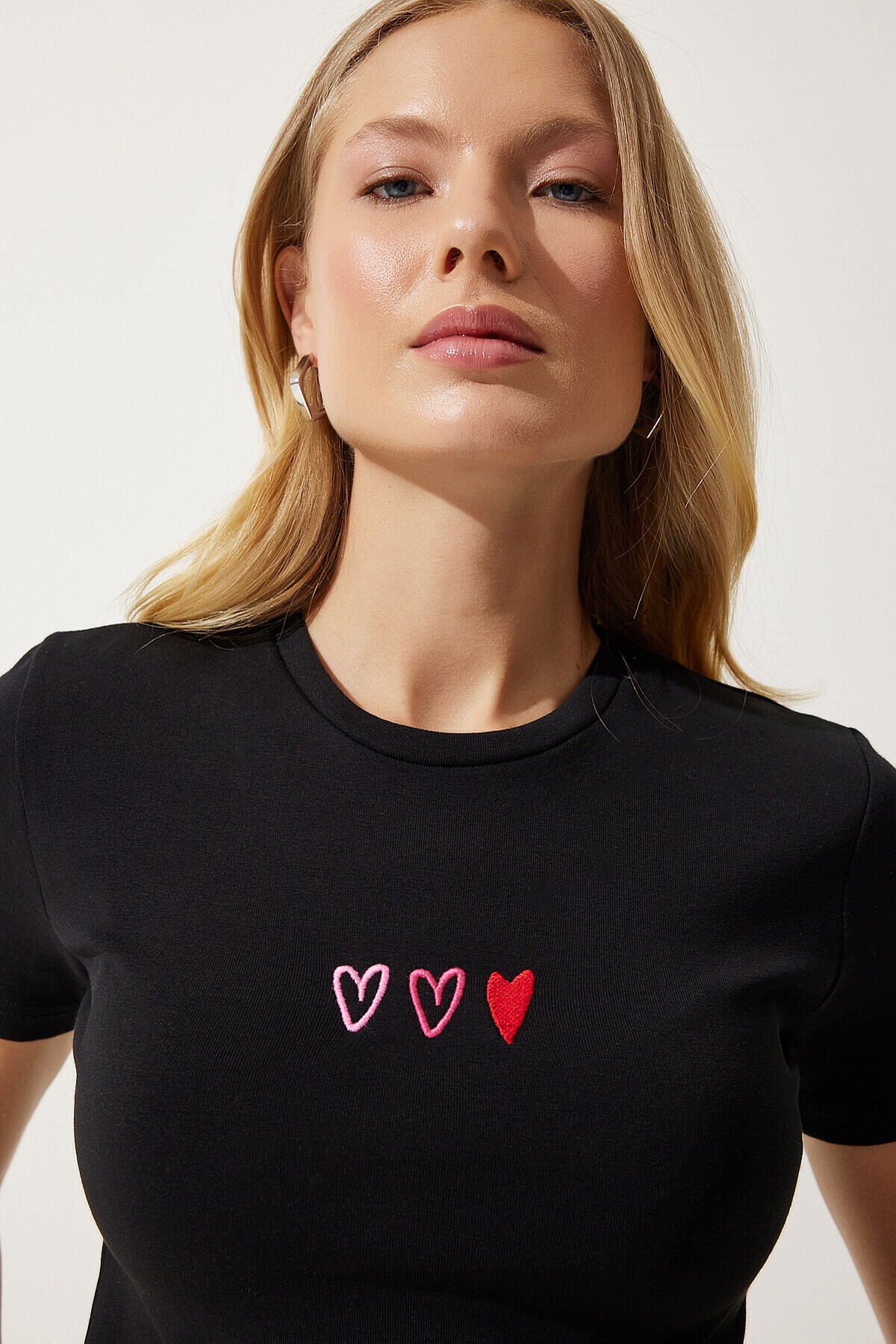 Kalp Nakışlı Crop Örme T-shirt SİYAH LMX0064