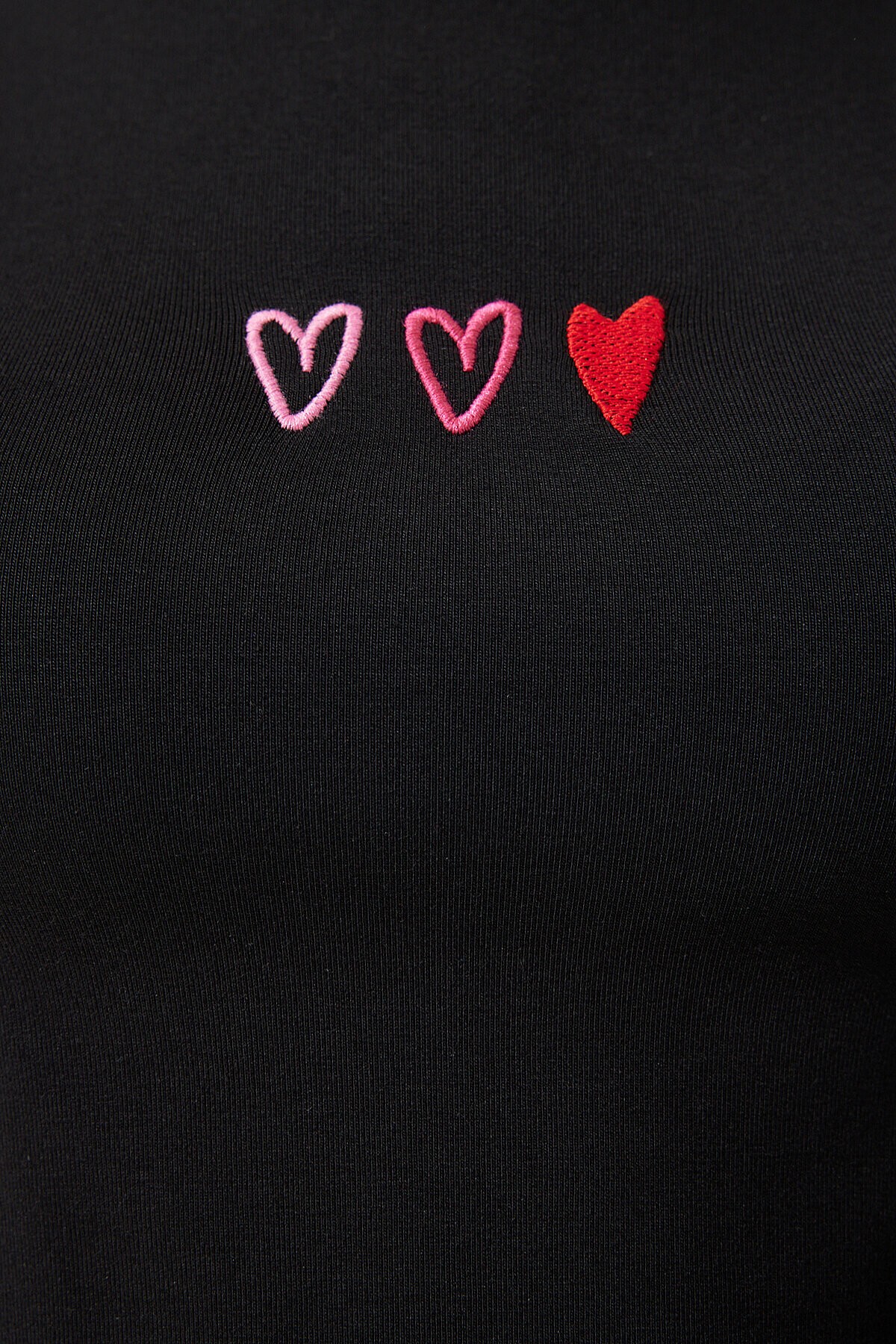 Kalp Nakışlı Crop Örme T-shirt SİYAH LMX0064