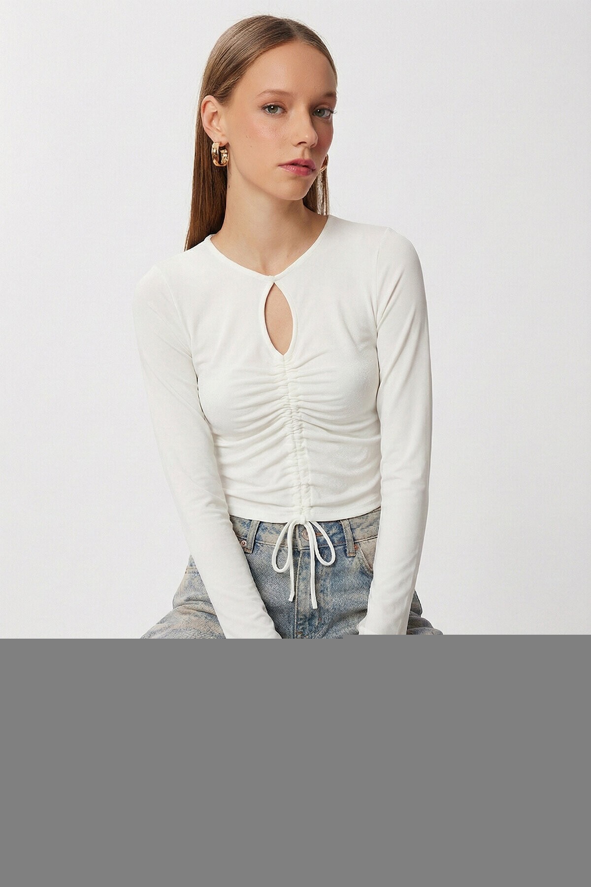 Büzgülü Cut Out Detaylı Örme Bluz ?? EKRU LEX0018