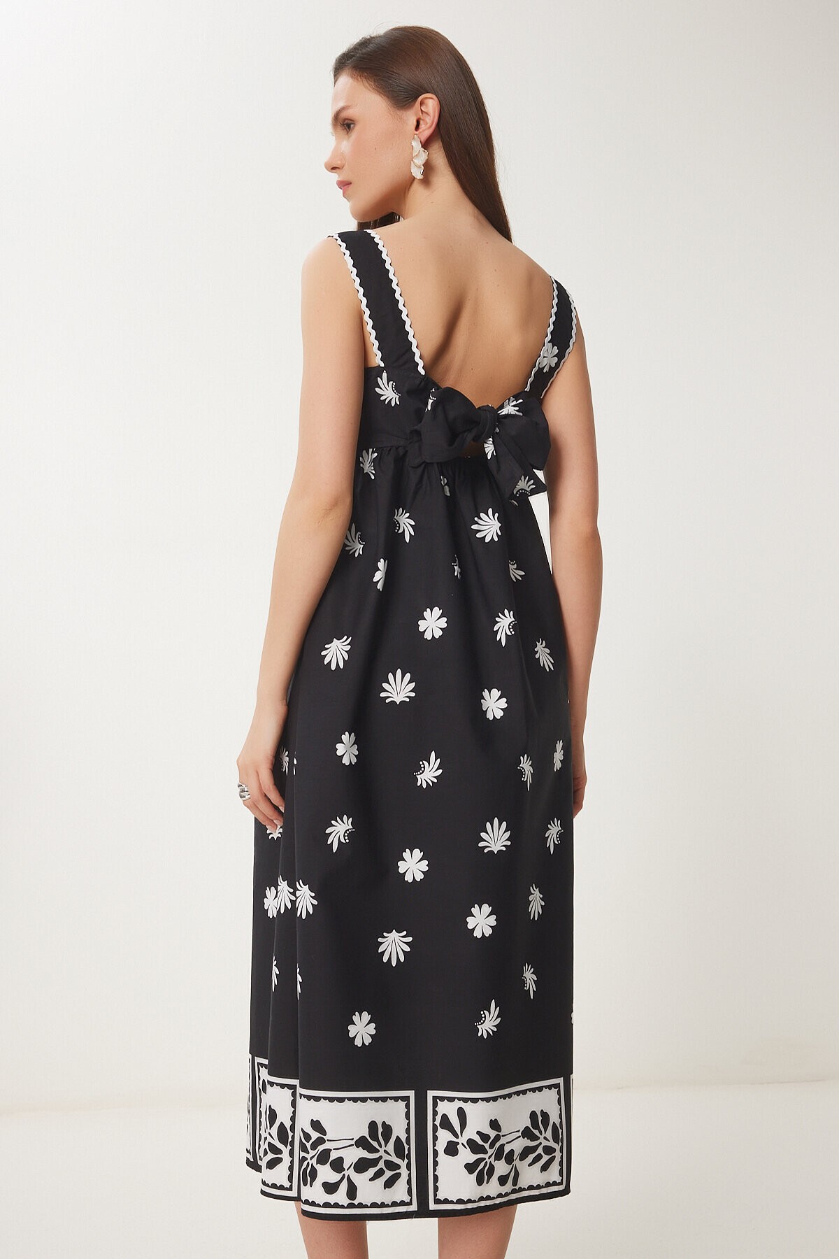 Çiçekli Midi Poplin Elbise SİYAH BEYAZ LNS0049