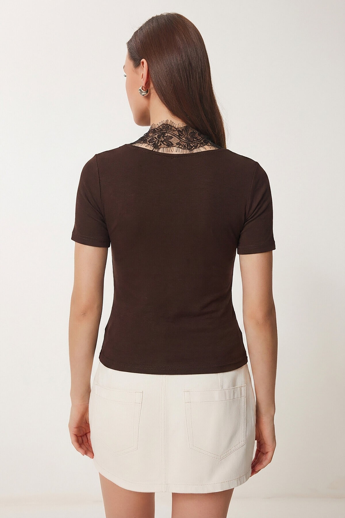 Dantelli Boyundan Geçmeli Örme T-shirt KAHVERENGİ LMW0035