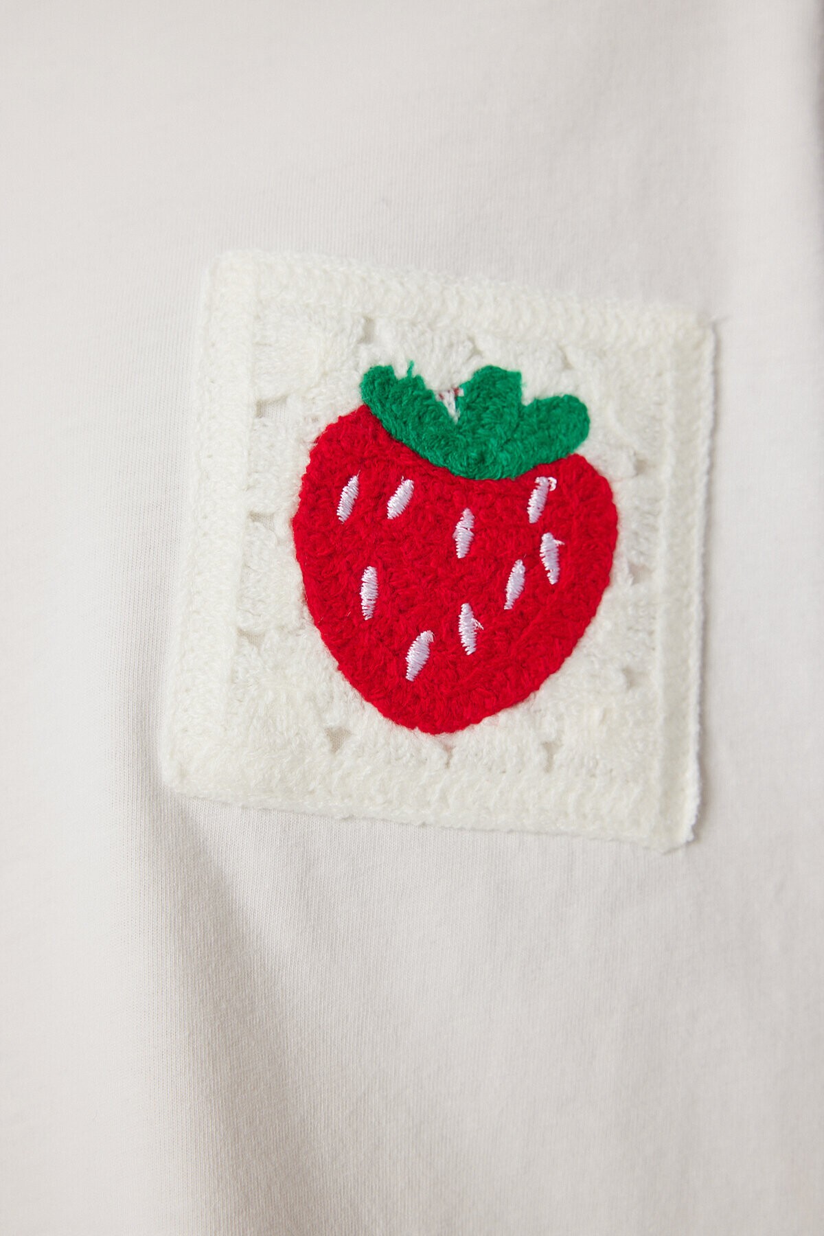 Çilekli Nakış Detaylı Pamuklu T-shirt KEMİK LUB0108