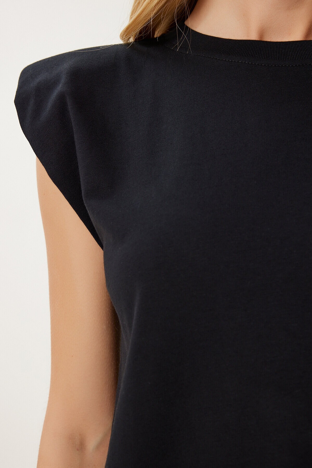 Vatkalı Pamuklu Örme T-shirt SİYAH LUB0109