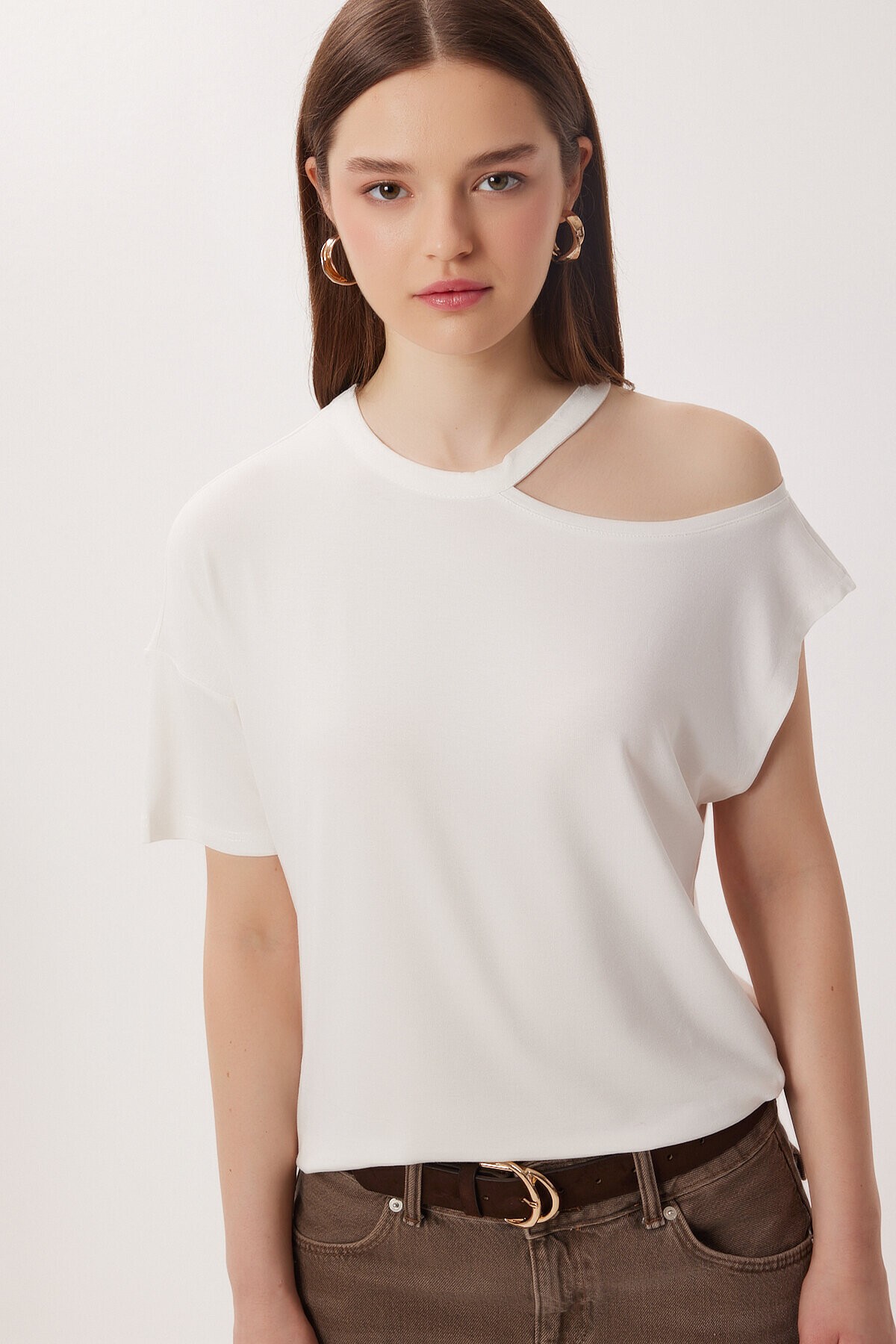 Cut Out Detaylı Viskon Bluz 1804 EKRU LRN0004