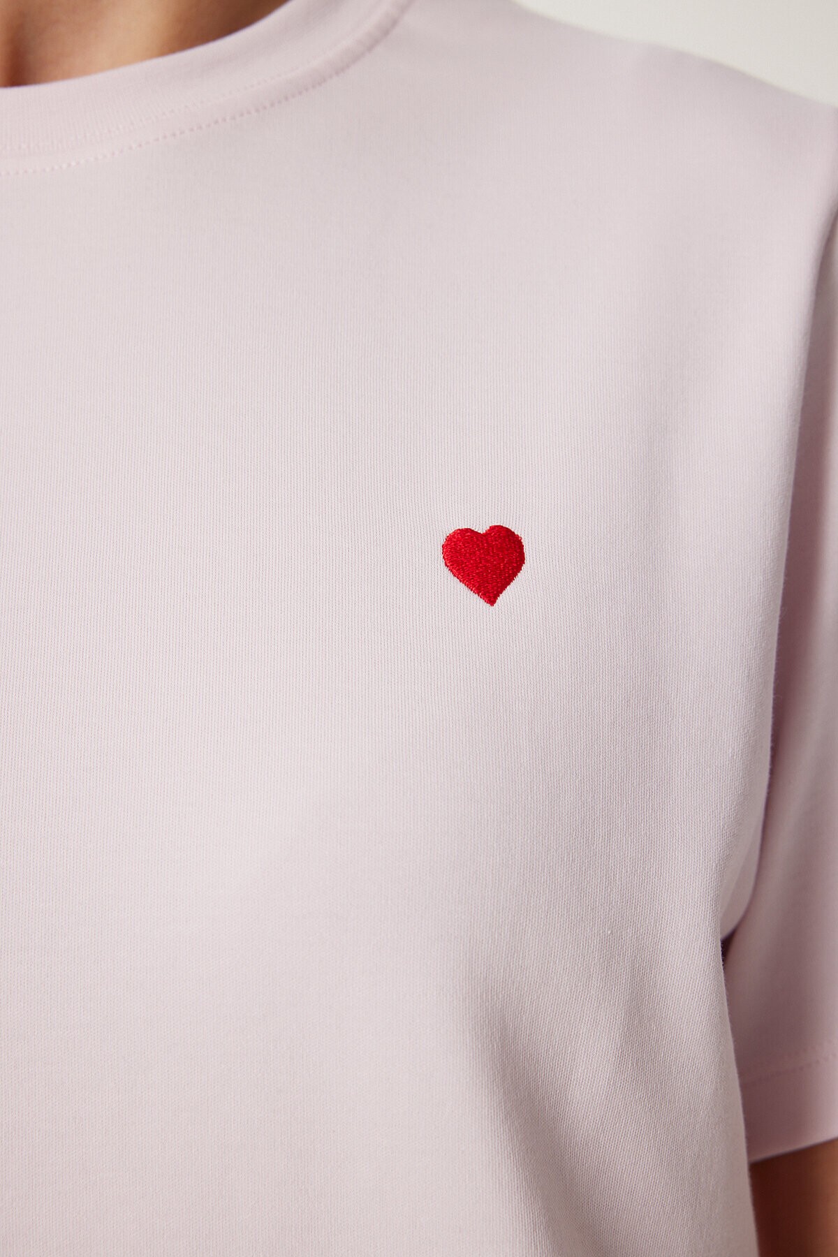 Kalp Nakışlı Pamuklu Örme T-shirt PUDRA LUS0145