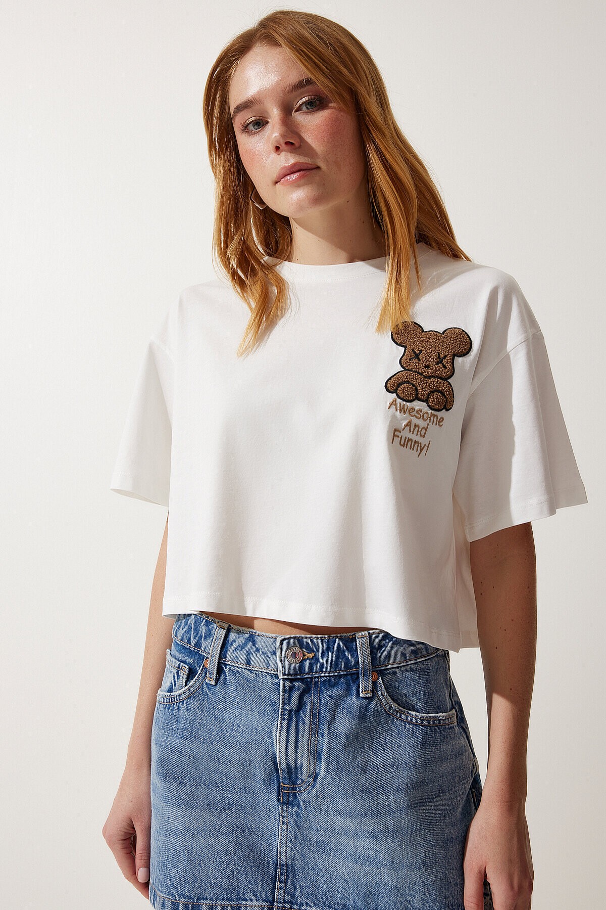 Ayıcık Armalı Crop Örme T-shirt EKRU LHF0036