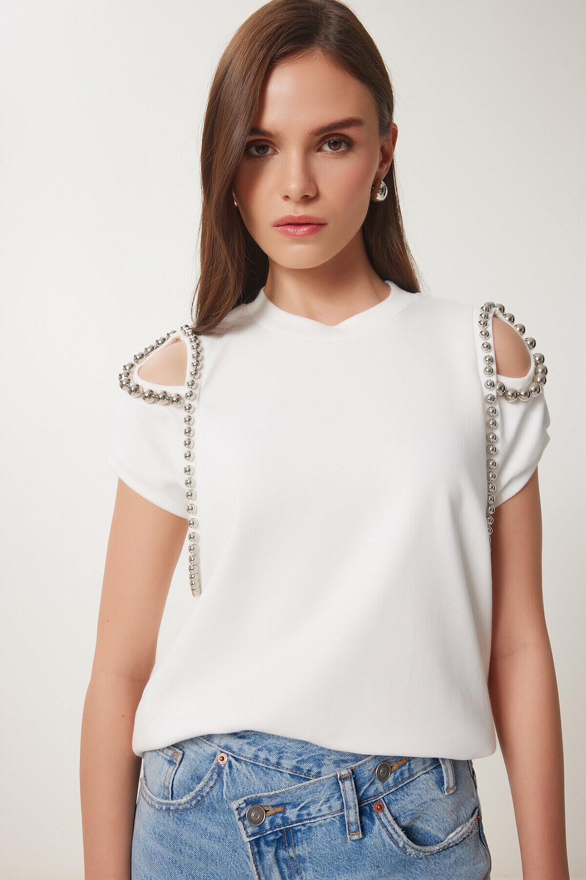 Cut Out Detaylı Boncuk İşlemeli Örme T-shirt KEMİK LHC0007