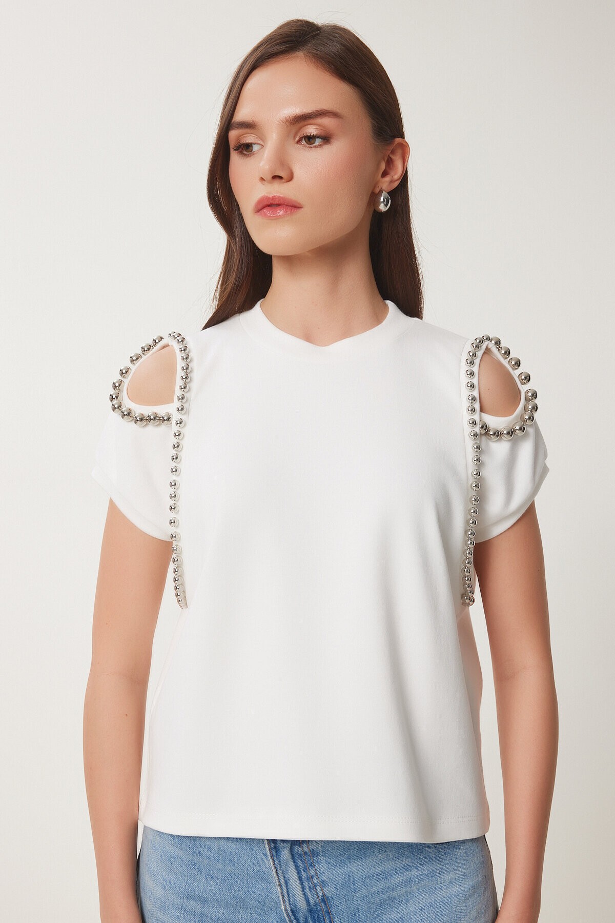 Cut Out Detaylı Boncuk İşlemeli Örme T-shirt KEMİK LHC0007