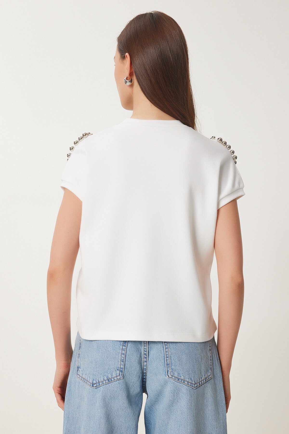 Cut Out Detaylı Boncuk İşlemeli Örme T-shirt KEMİK LHC0007
