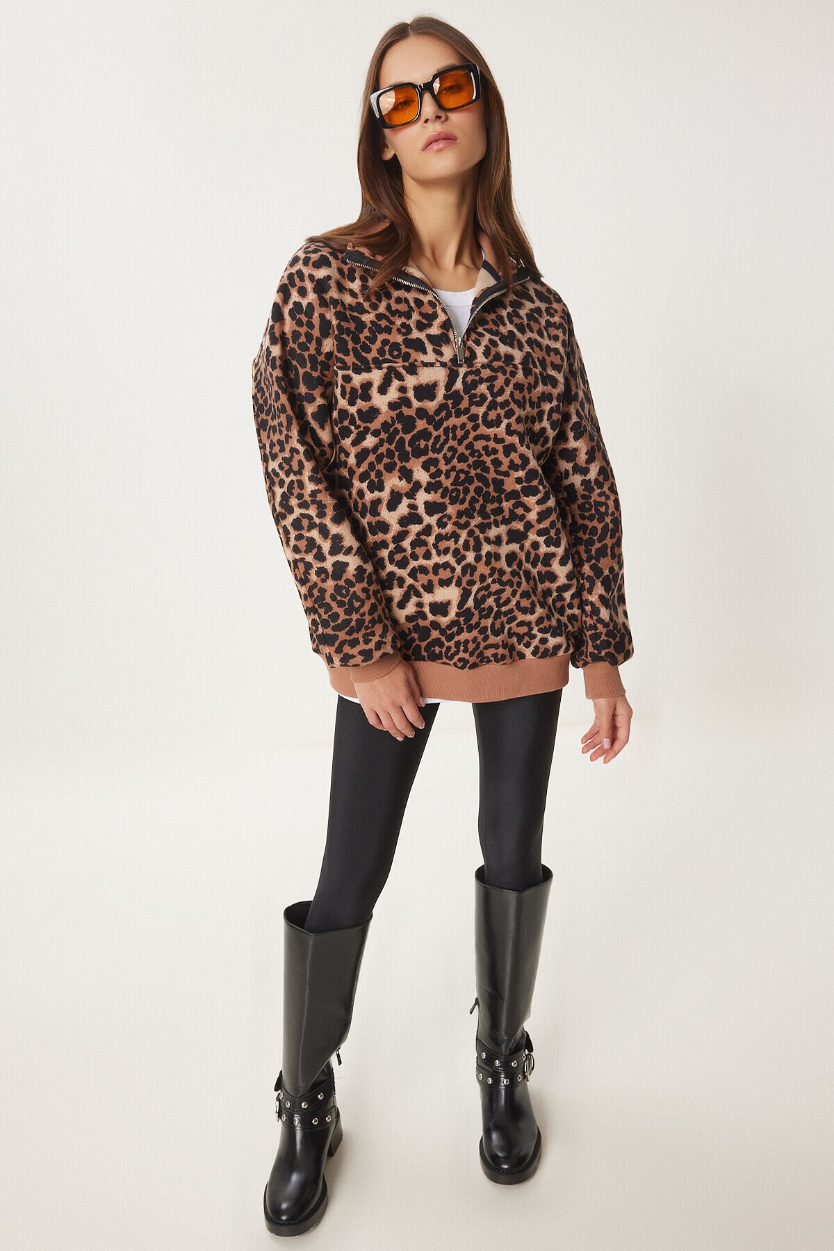Leopar Desenli Dik Yaka Şardonlu Sweatshirt BİSKÜVİ SİYAH LDP0025