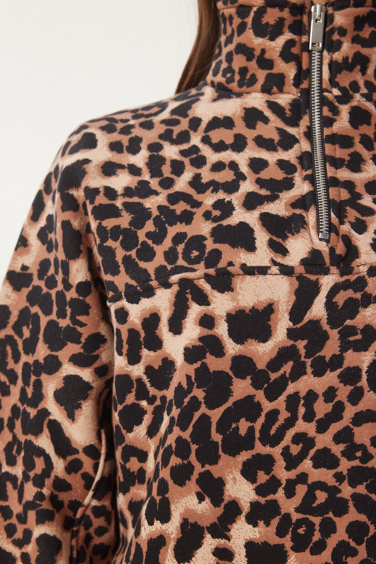 Leopar Desenli Dik Yaka Şardonlu Sweatshirt BİSKÜVİ SİYAH LDP0025