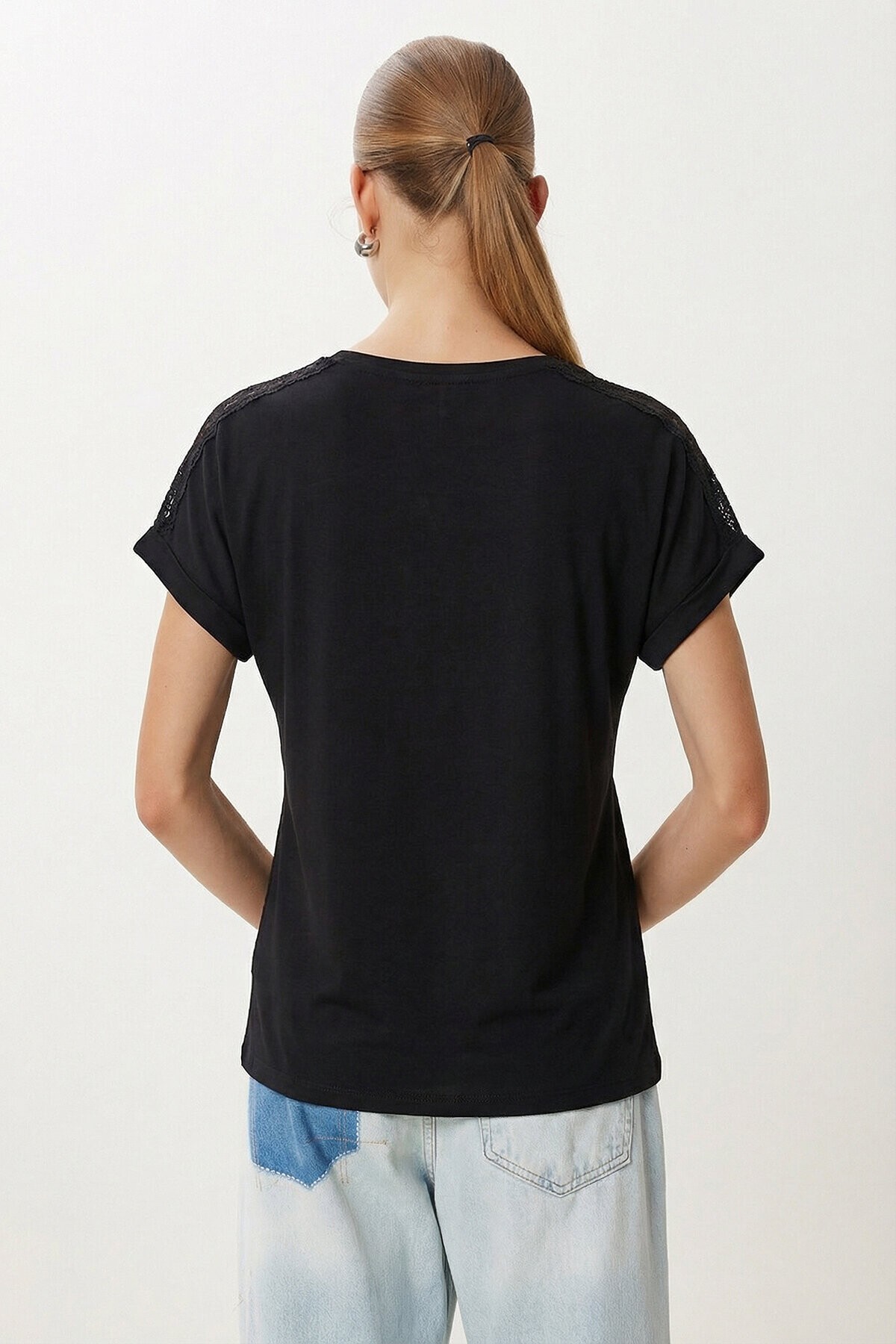 Güpür Detaylı Viskon T-shirt SİYAH LRN0006