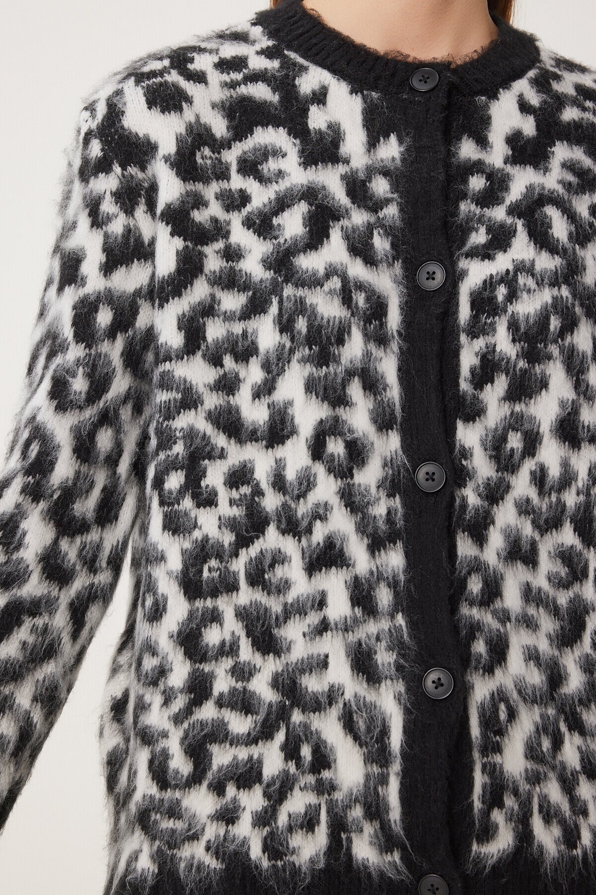 Leopar Desenli Kısa Sakallı Triko Hırka SİYAH BEYAZ LUS0034