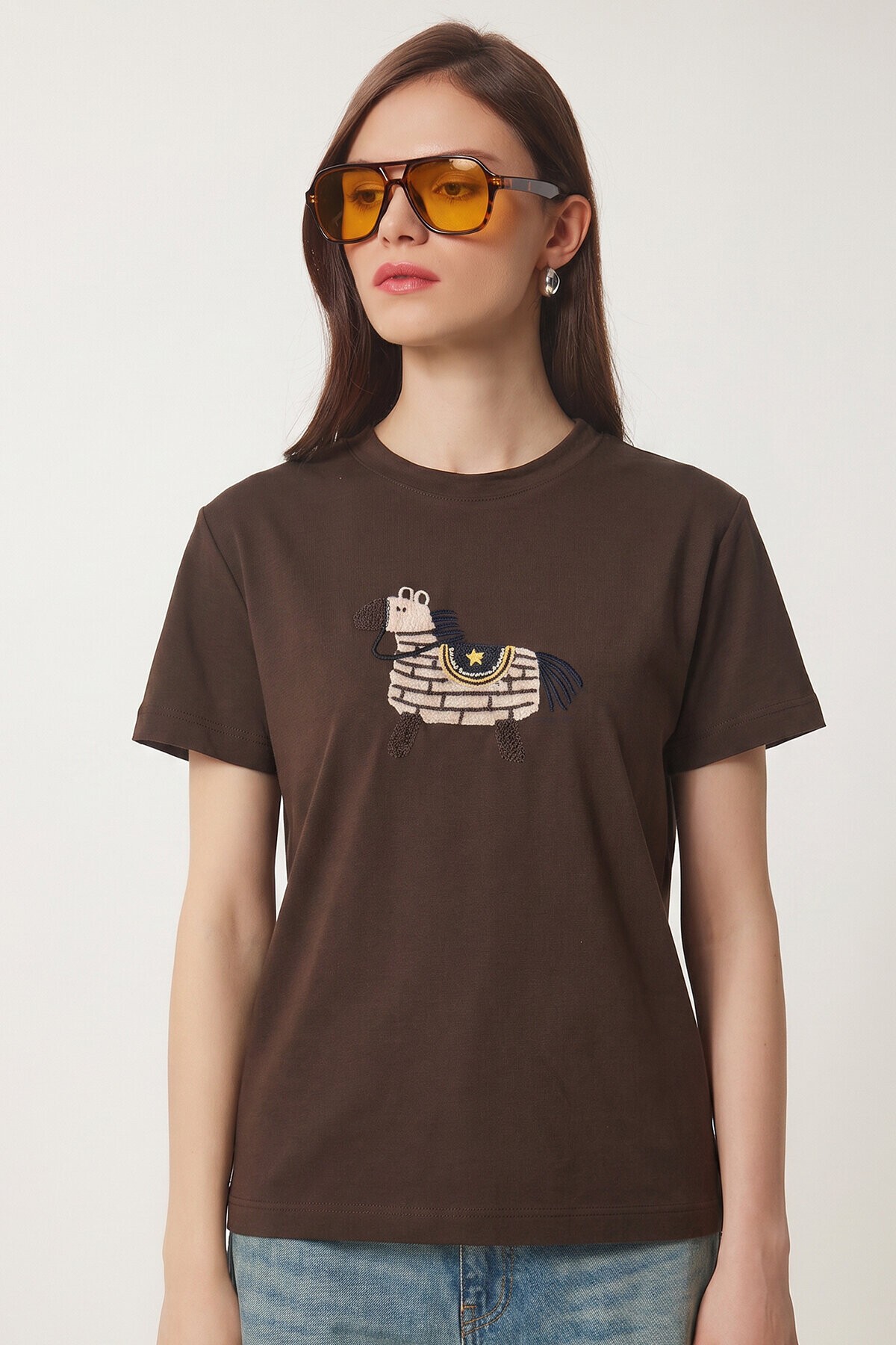 Armalı Nakışlı Pamuklu Örme T-shirt KAHVERENGİ LCR0114