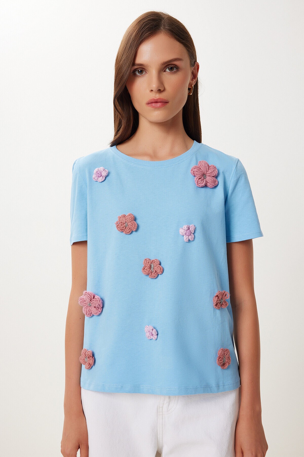 Çiçek Aksesuarlı Pamuklu Esnek Örme T-shirt MAVİ LVW0007