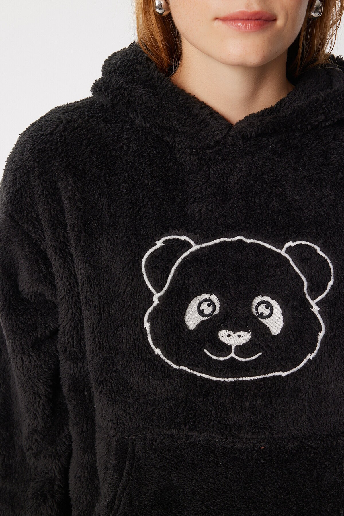 Kapüşonlu Nakış İşlemeli Peluş Sweatshirt SİYAH LZV0024