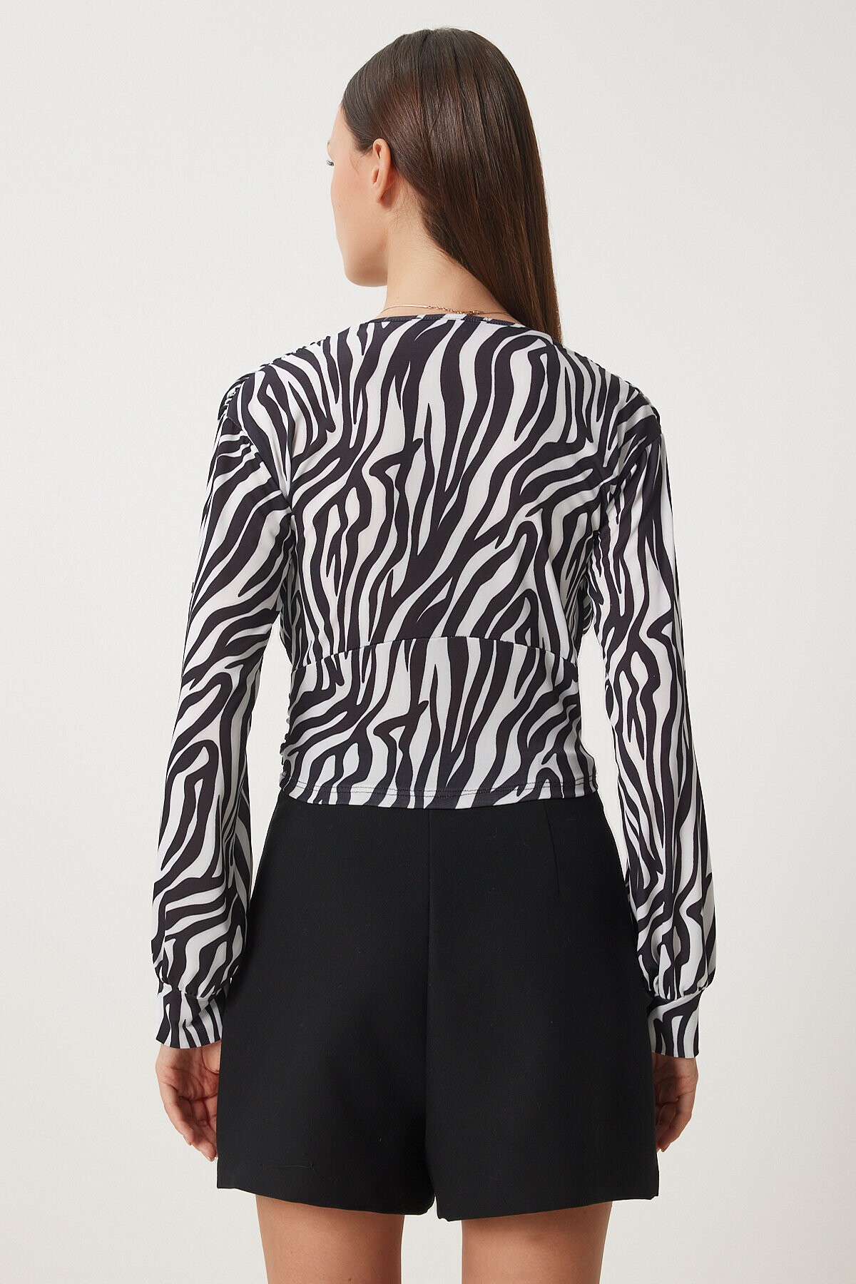 Zebra Desenli V Yaka Büzgülü Örme Bluz SİYAH BEYAZ LZH0008