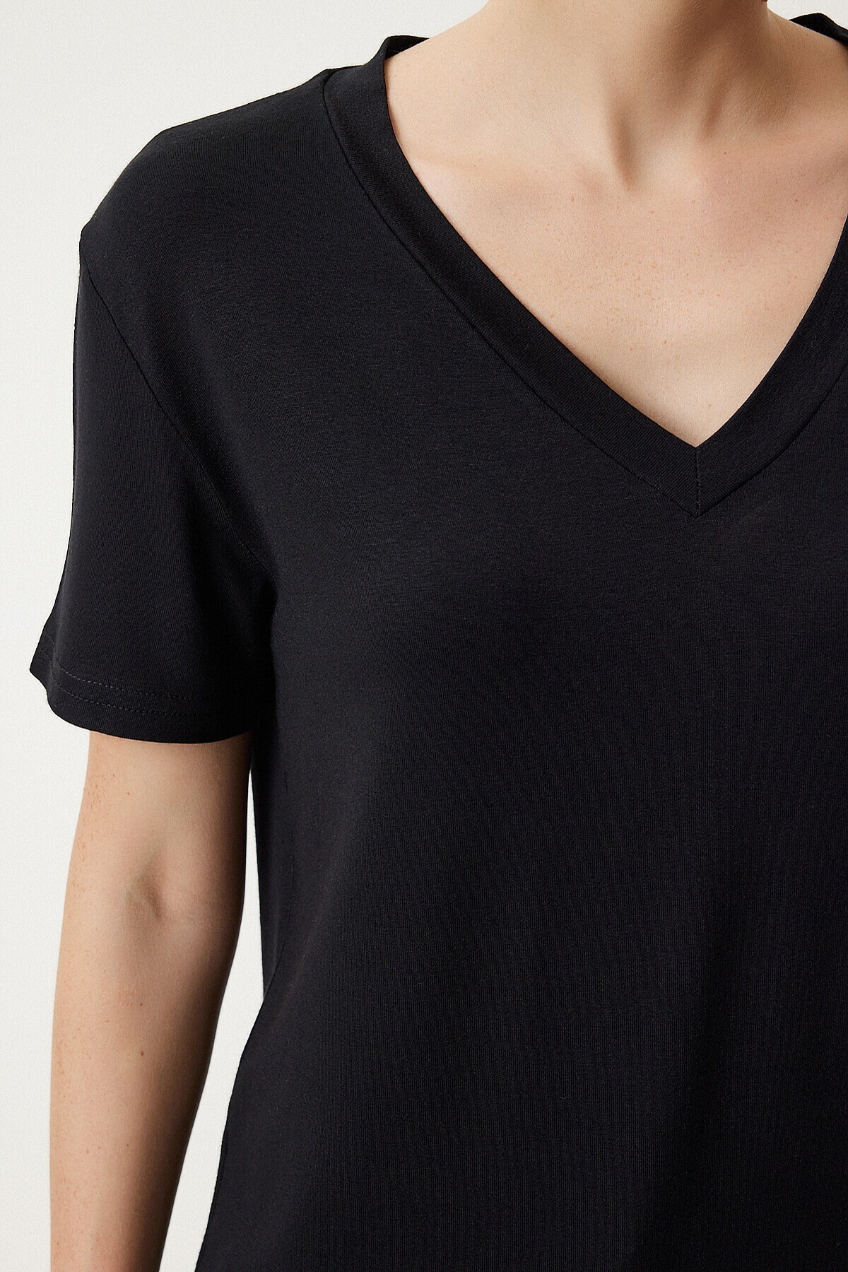 3’lü Paket V Yaka Basic Viskon T-shirt SİYAH PEMBE KAHVERENGİ LRN0069