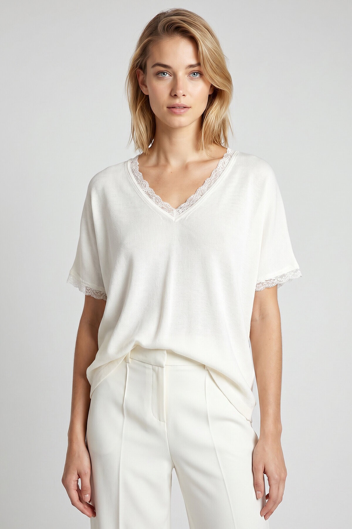 Dantelli Oversize Mevsimlik Triko Bluz KEMİK LYY0145